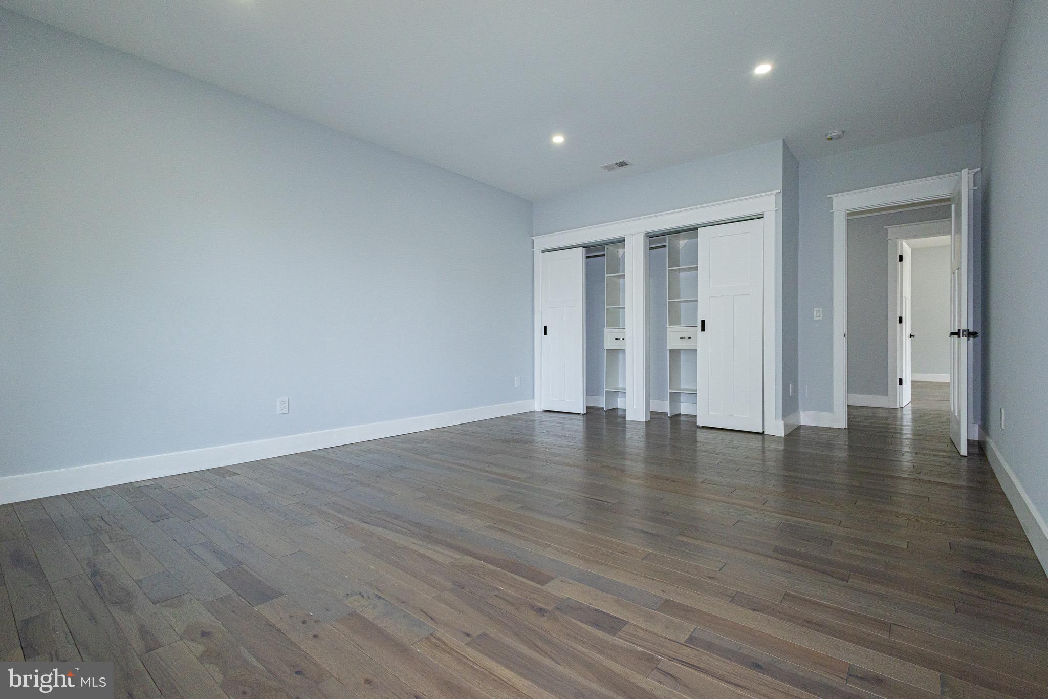 VIENNA WOODS - Residential