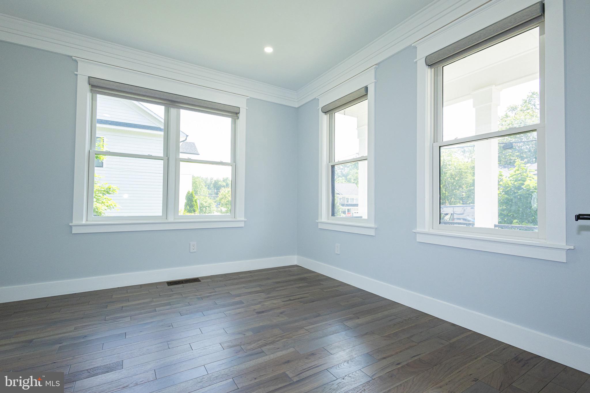 VIENNA WOODS - Residential