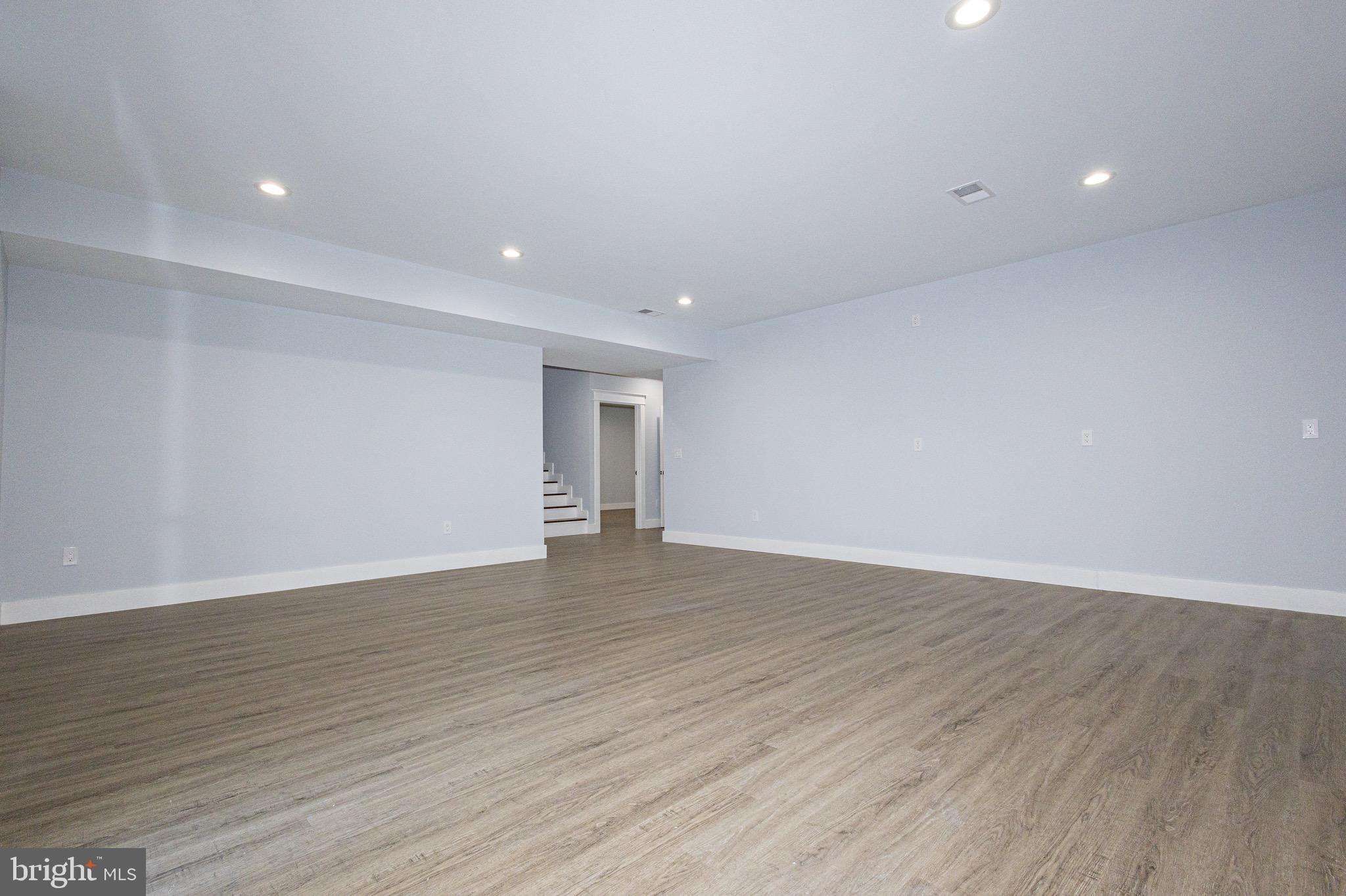 VIENNA WOODS - Residential