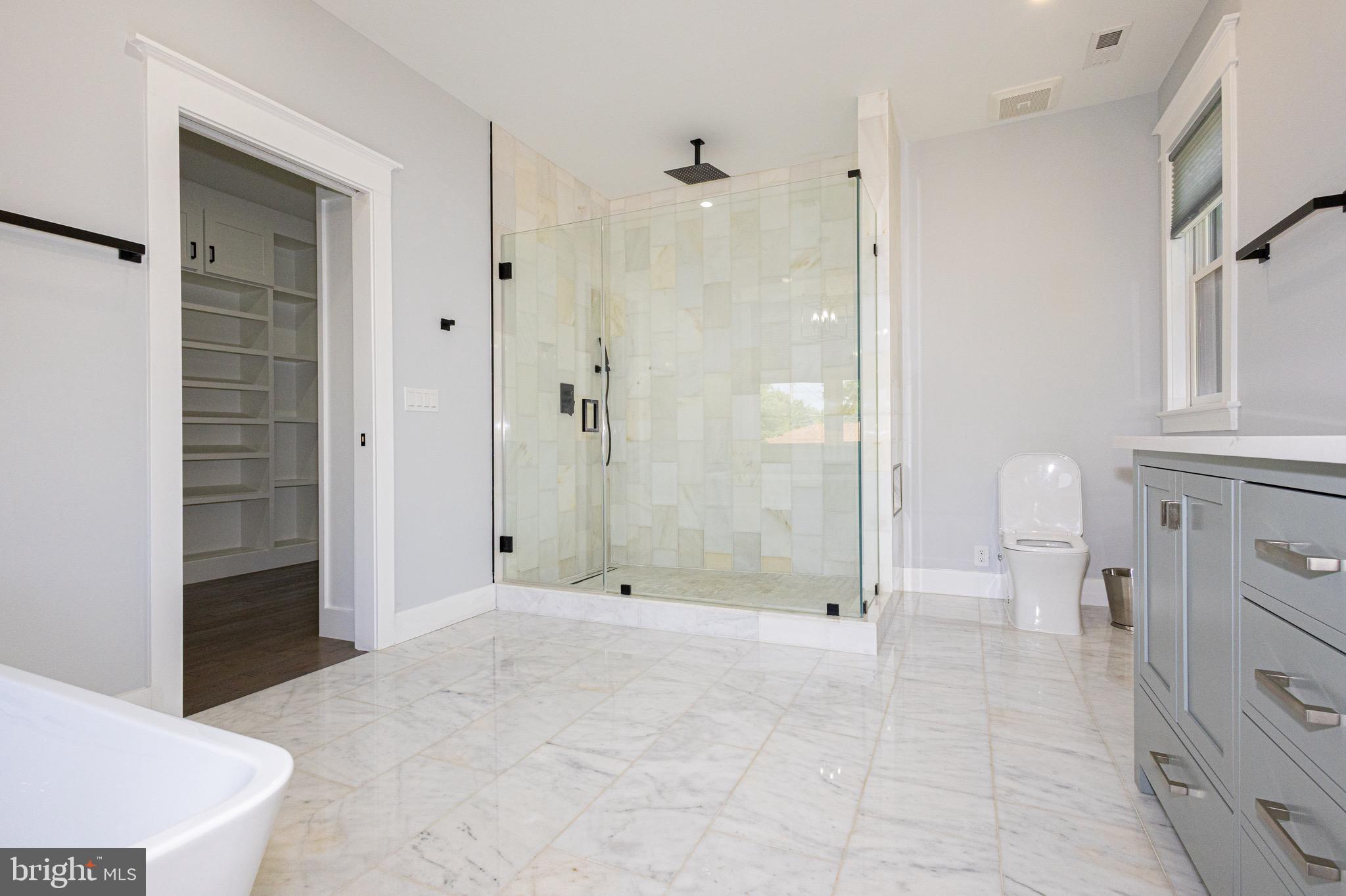 VIENNA WOODS - Residential