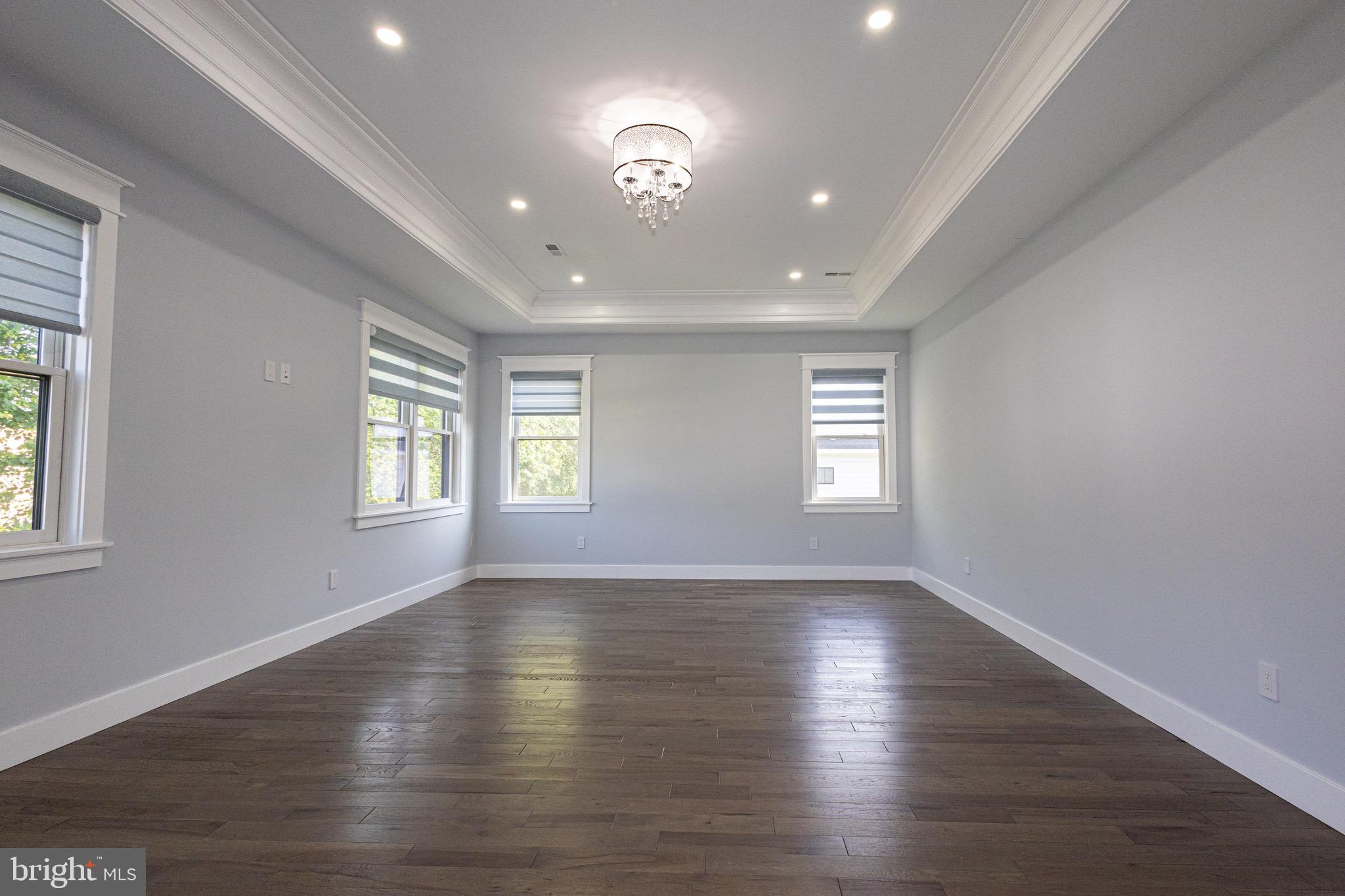 VIENNA WOODS - Residential