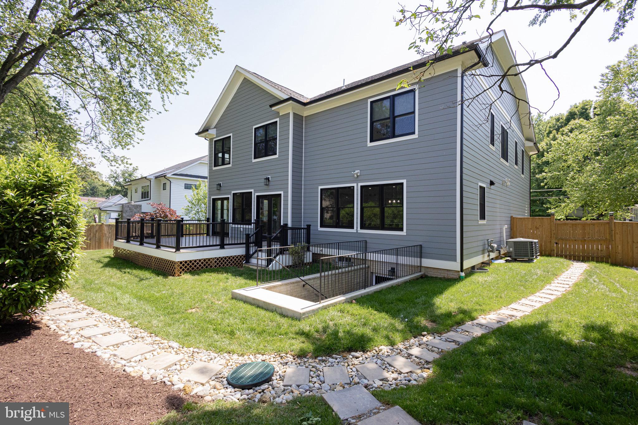 VIENNA WOODS - Residential