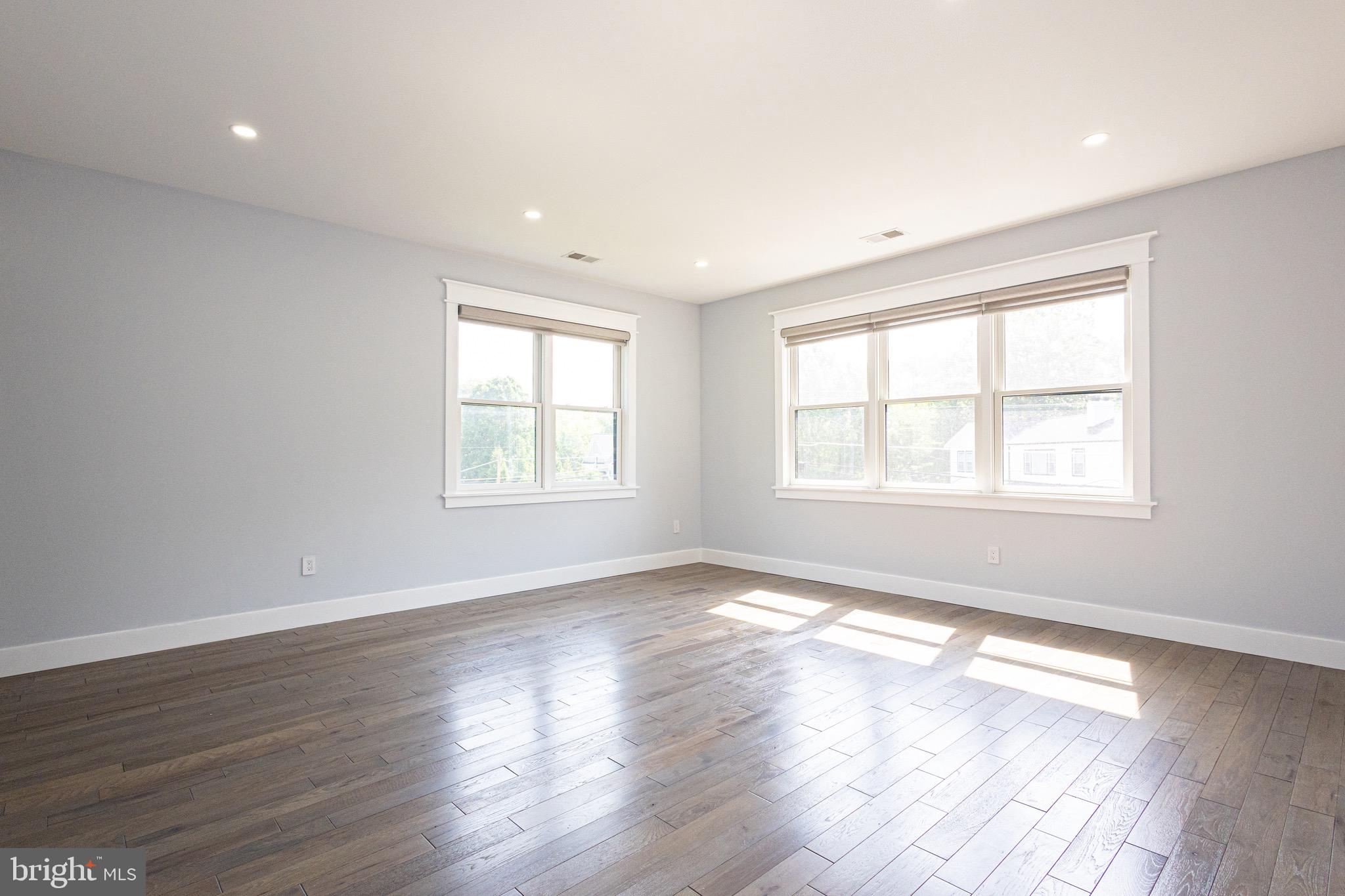 VIENNA WOODS - Residential