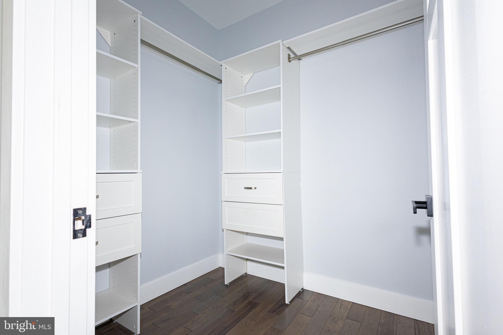 VIENNA WOODS - Residential