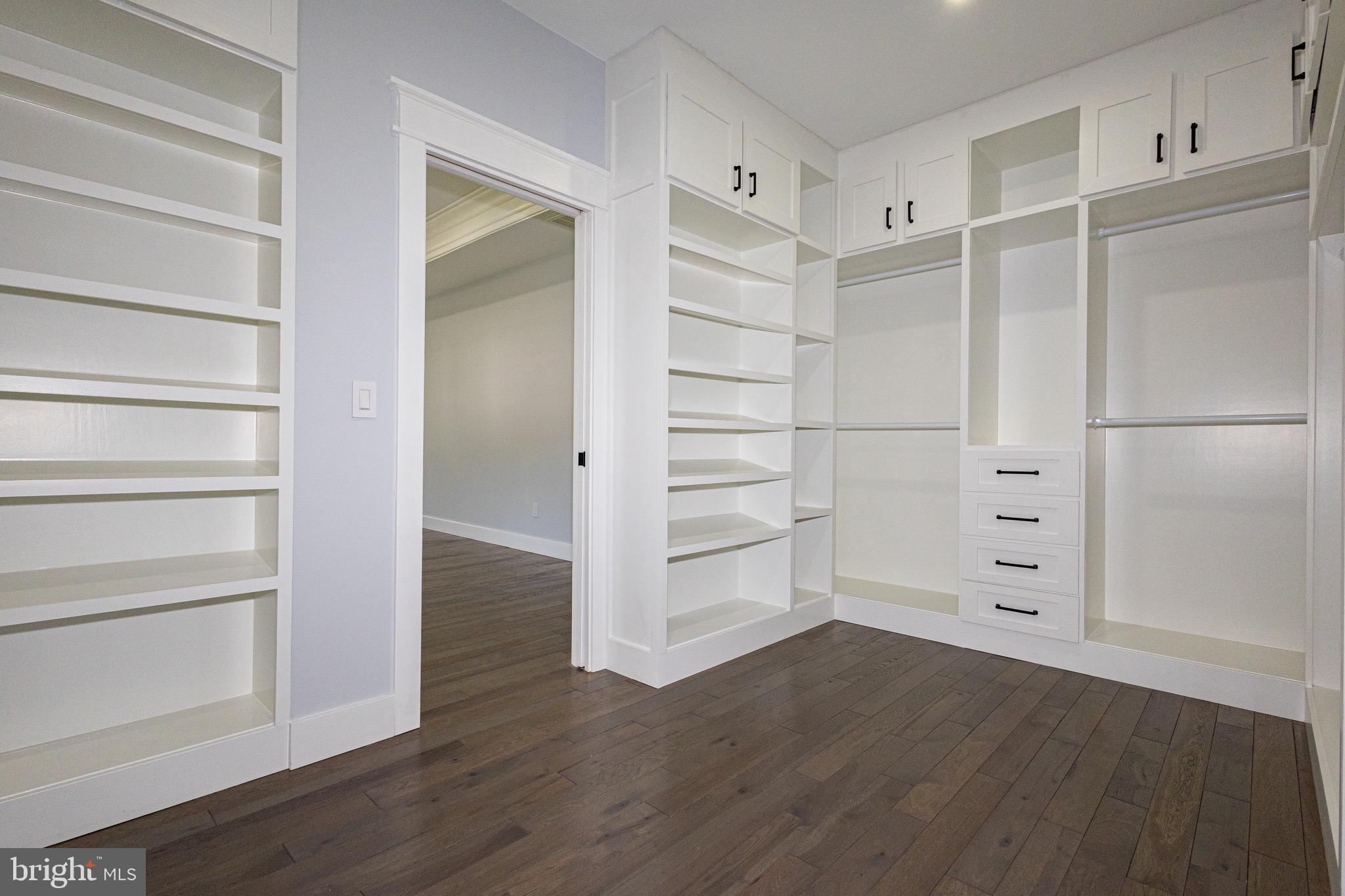 VIENNA WOODS - Residential