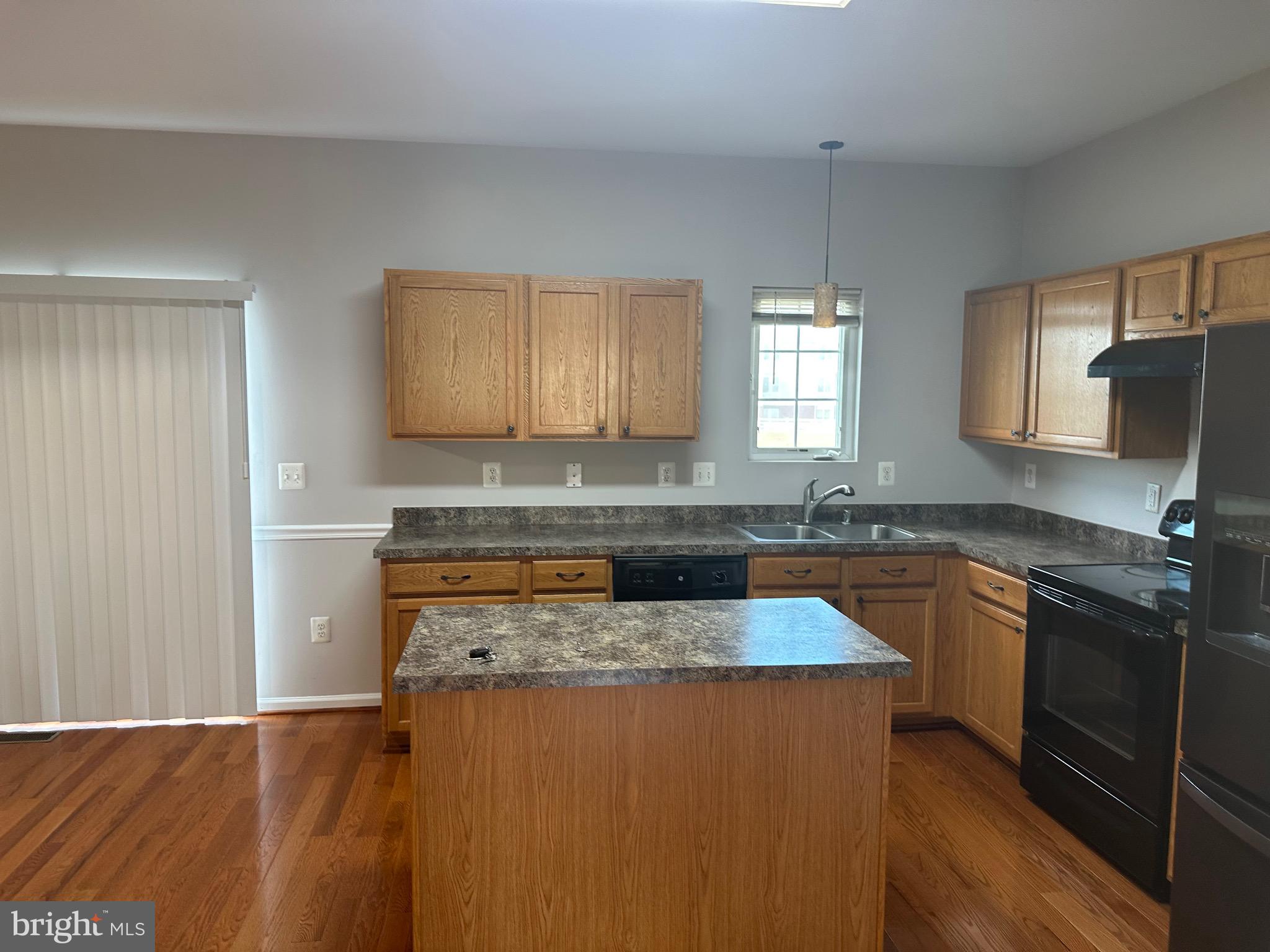 ST CHARLES SUB - SHEFFIELD - Residential Lease