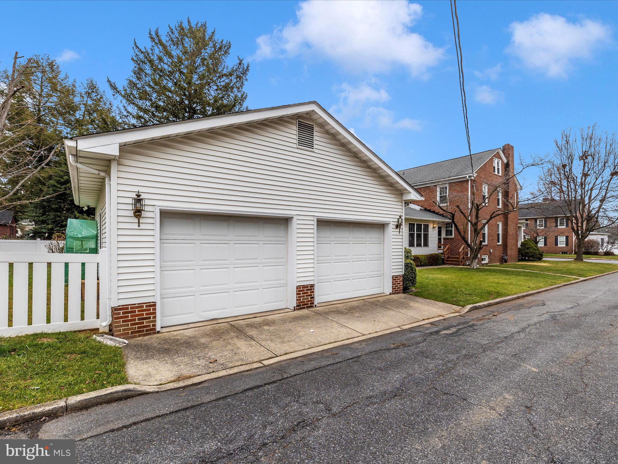 ROSEDALE - Residential