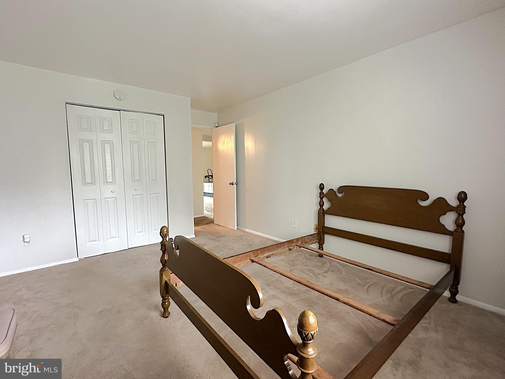 MOORES MILL MANOR - Residential