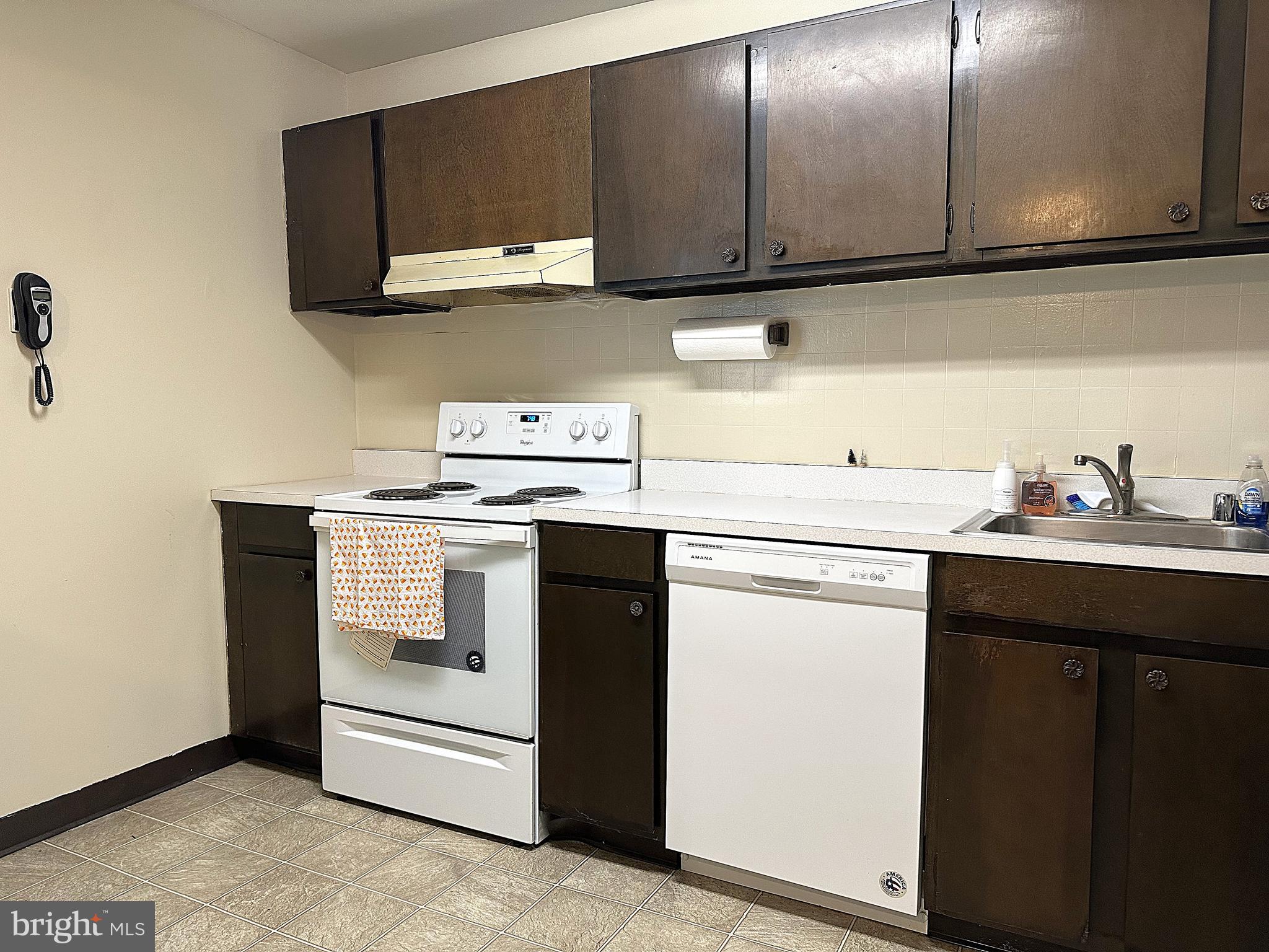 MOORES MILL MANOR - Residential