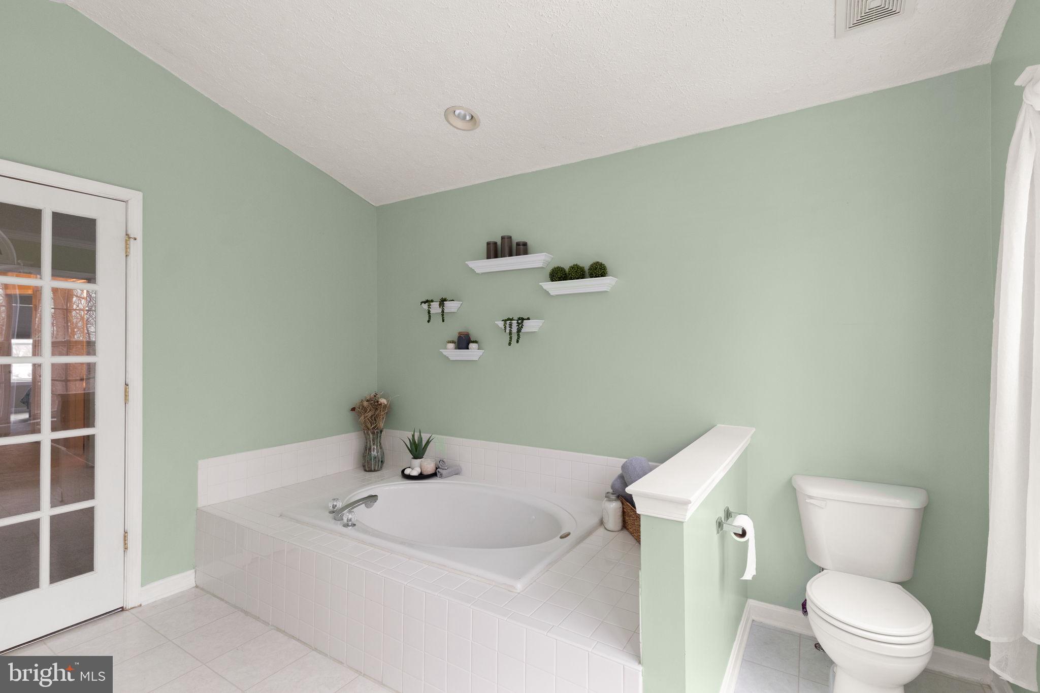 CONSTANT FRIENDSHIP - Residential