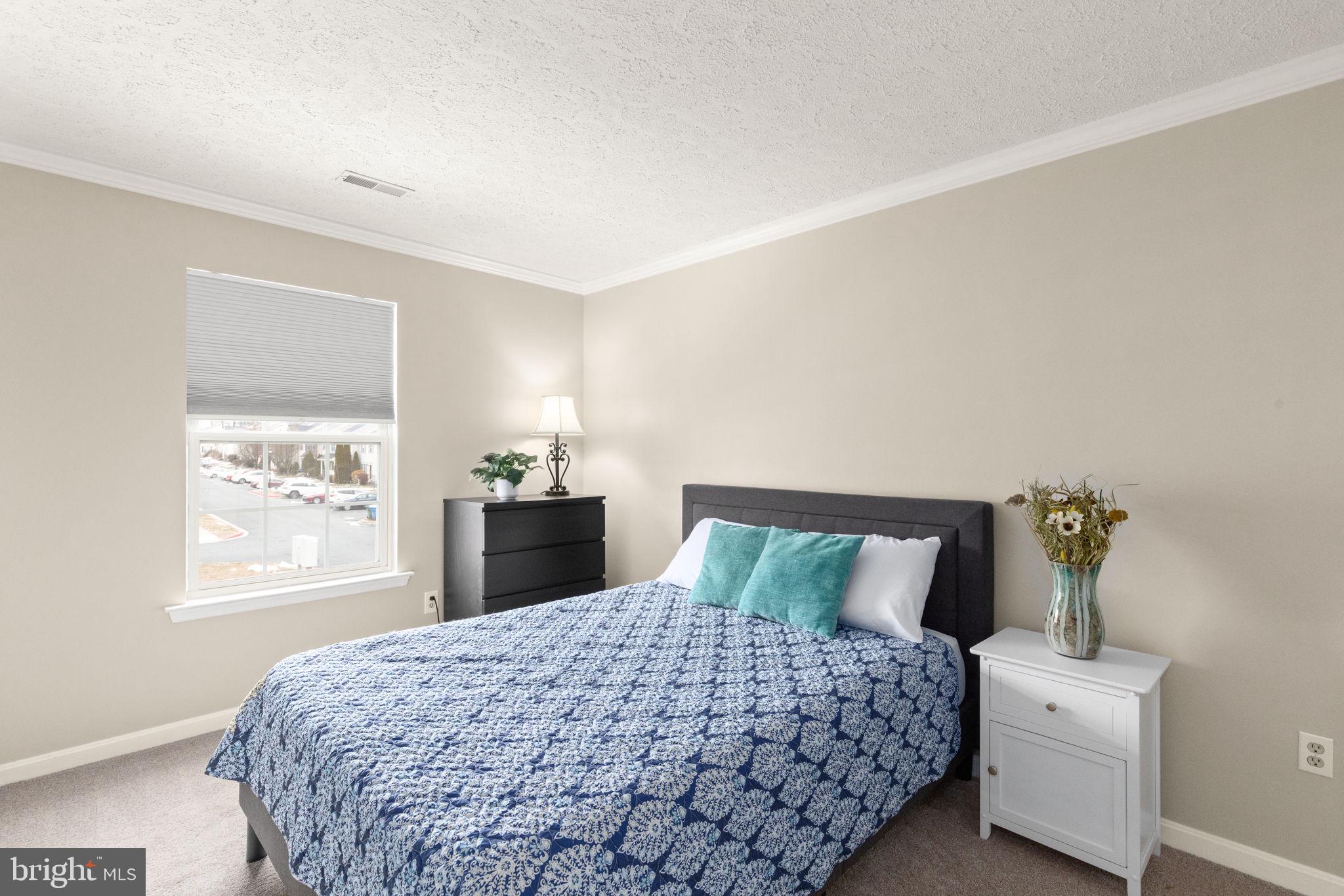 CONSTANT FRIENDSHIP - Residential