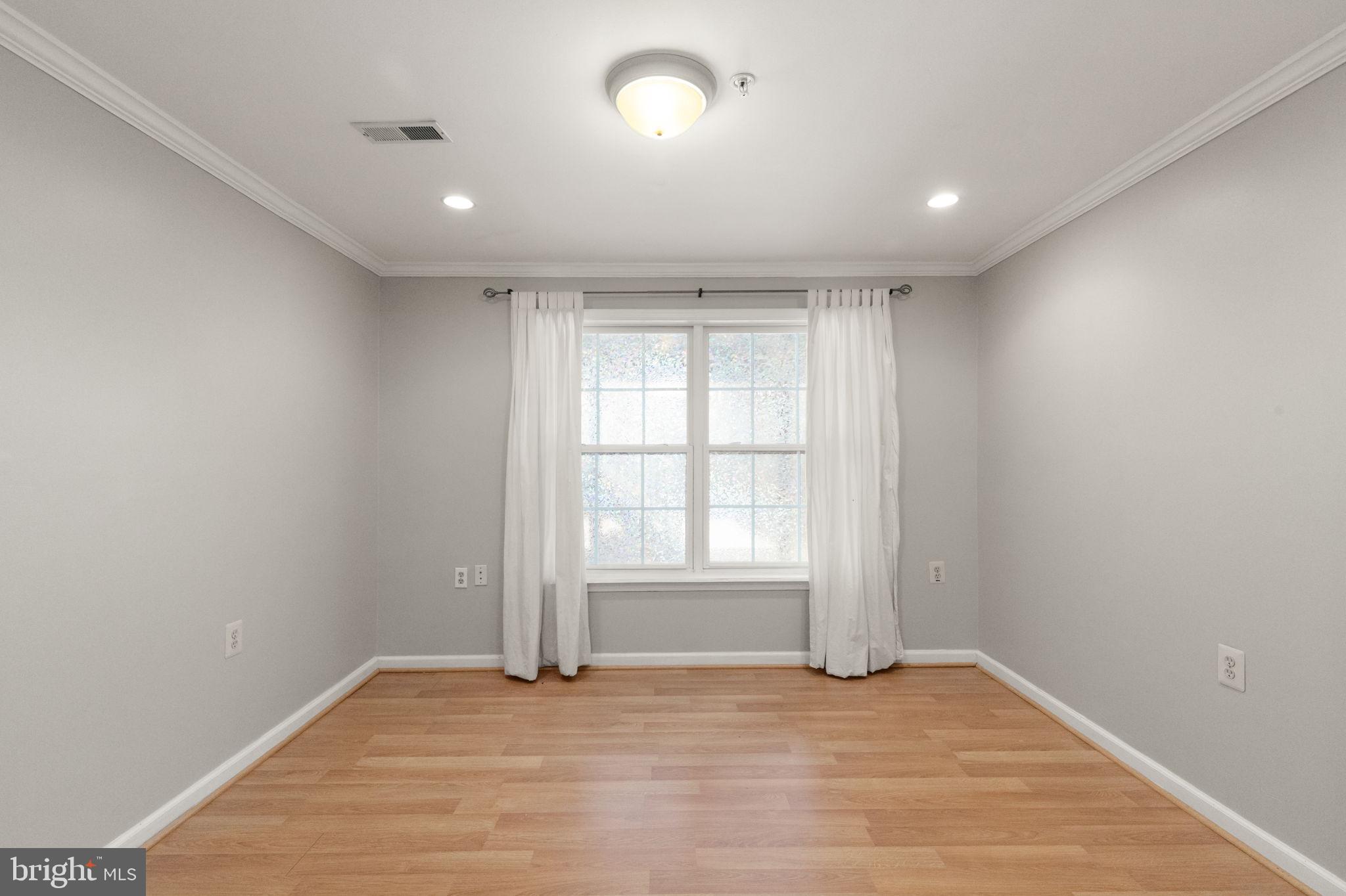 CONSTANT FRIENDSHIP - Residential