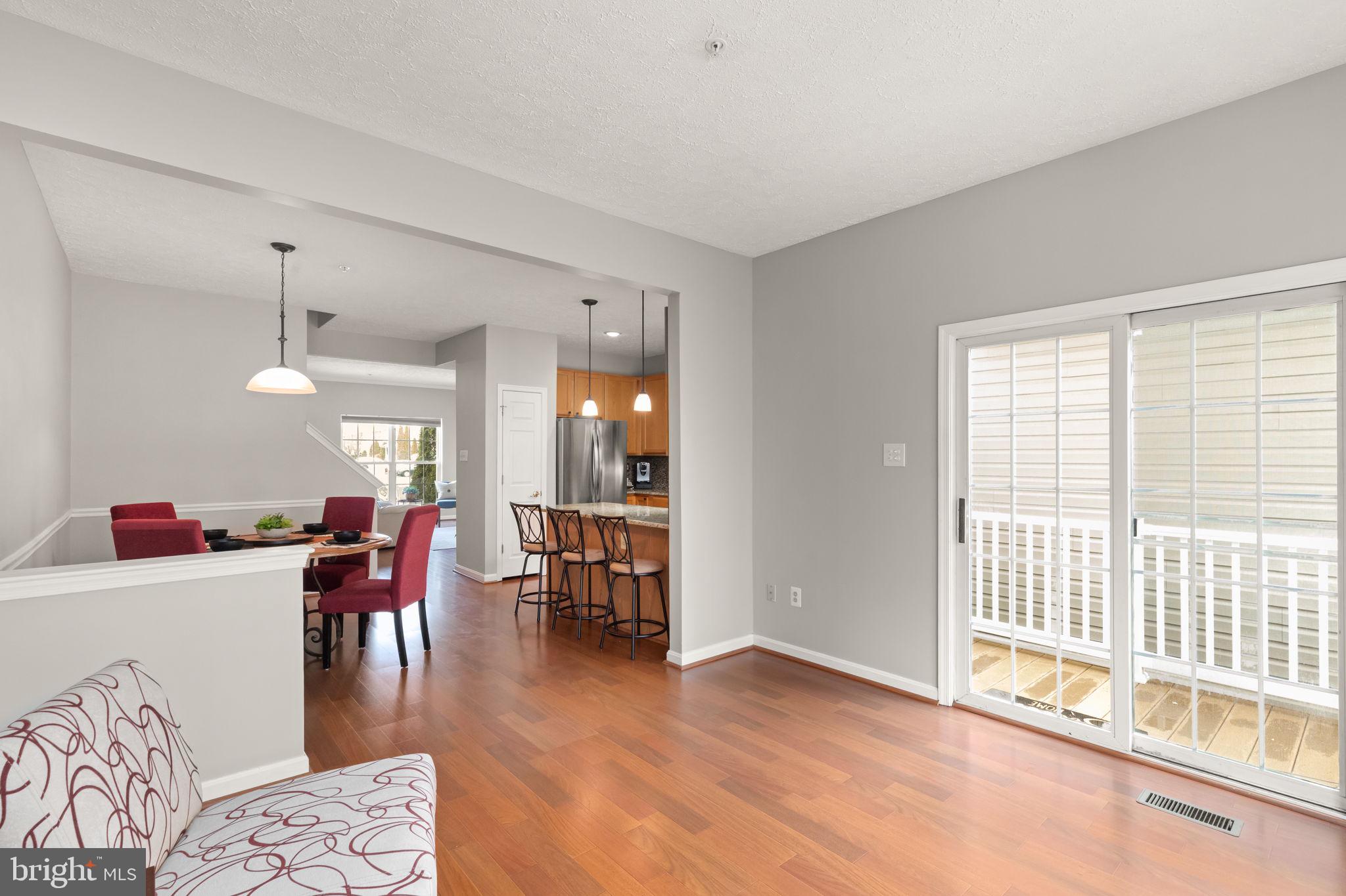 CONSTANT FRIENDSHIP - Residential