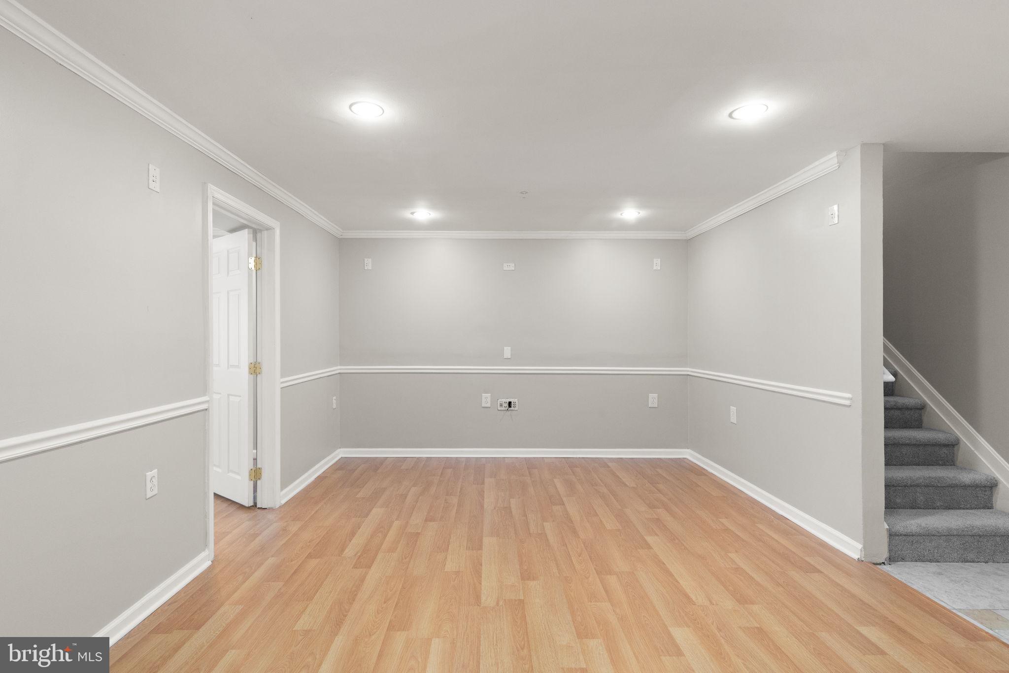 CONSTANT FRIENDSHIP - Residential