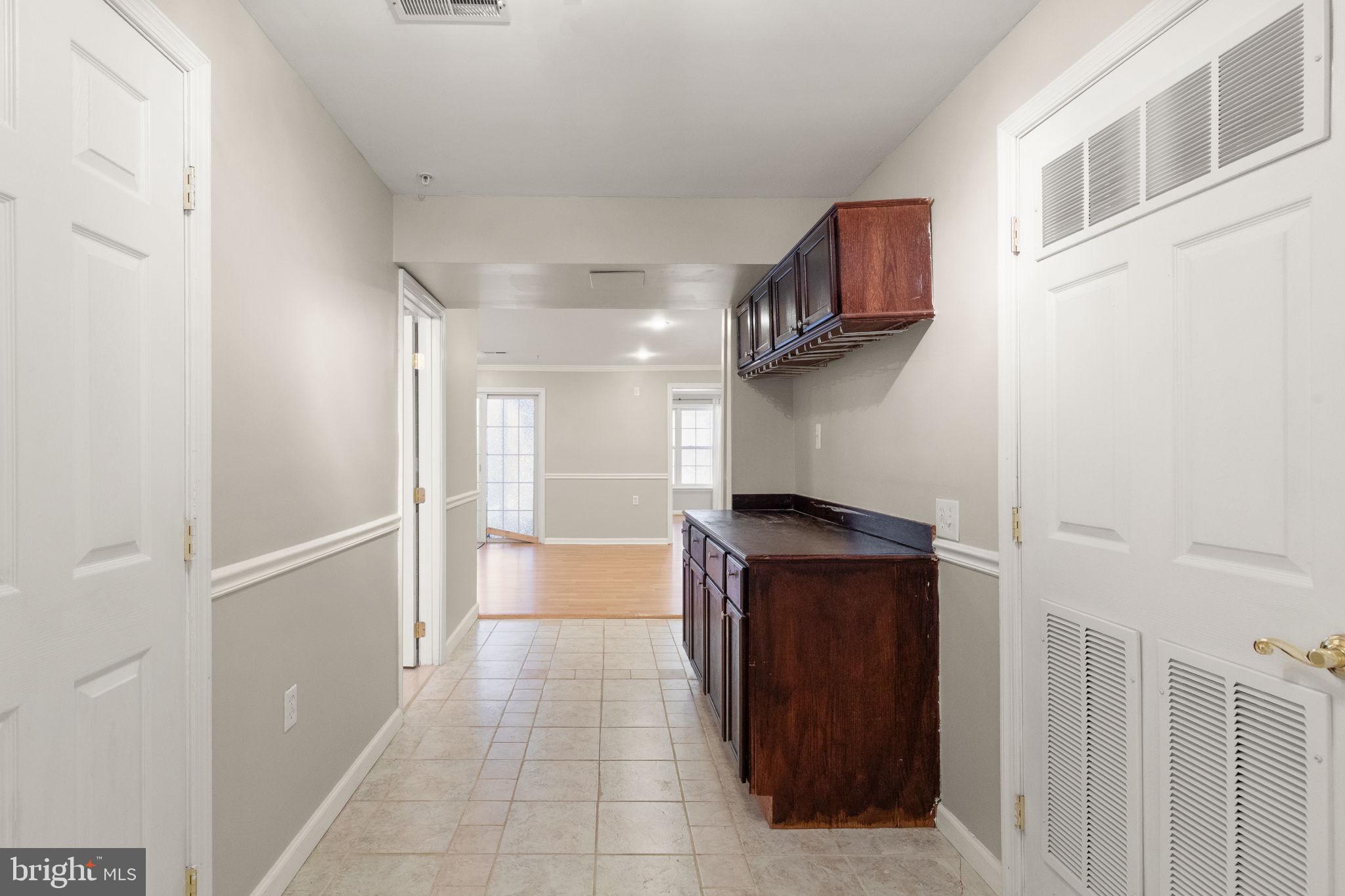 CONSTANT FRIENDSHIP - Residential