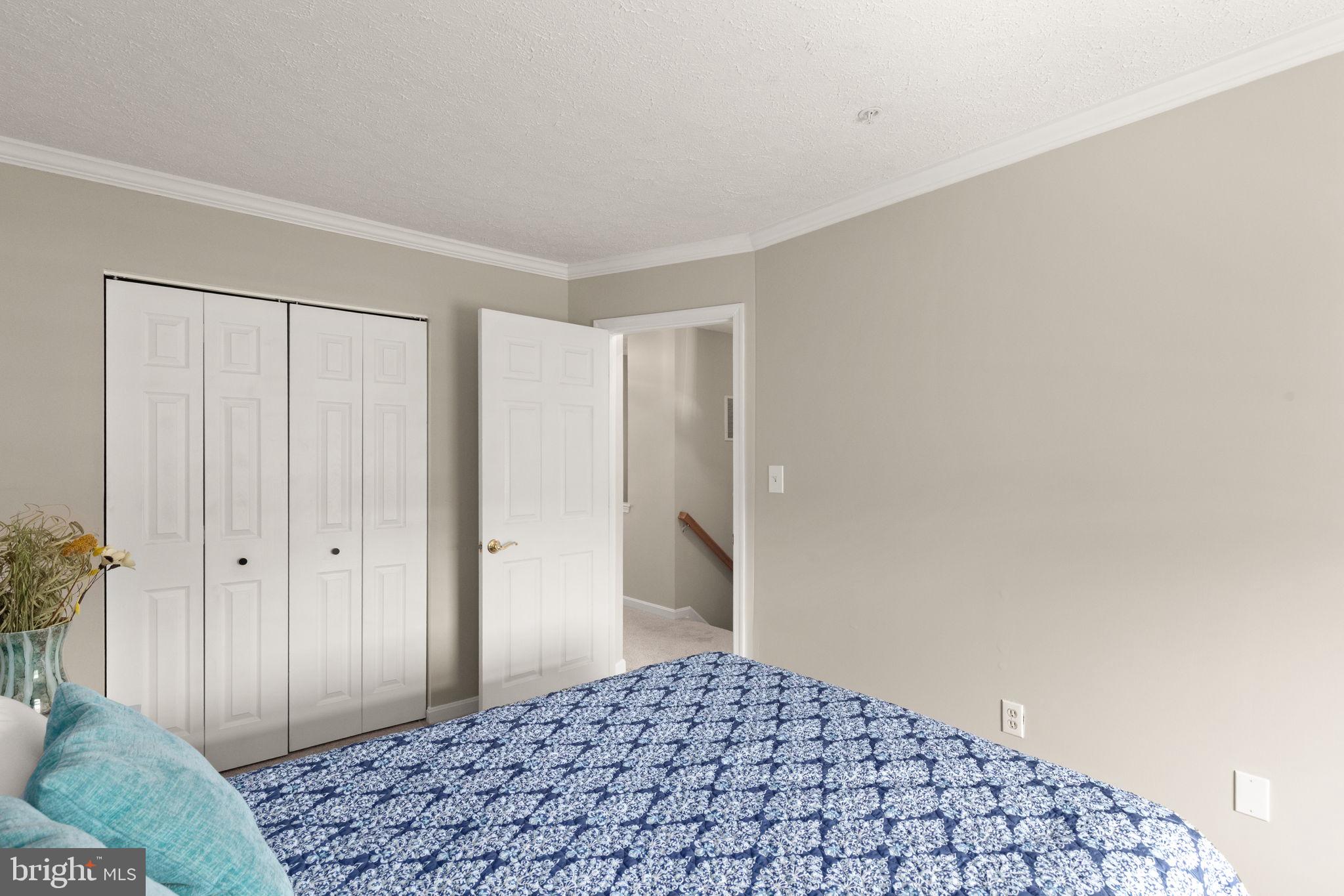 CONSTANT FRIENDSHIP - Residential