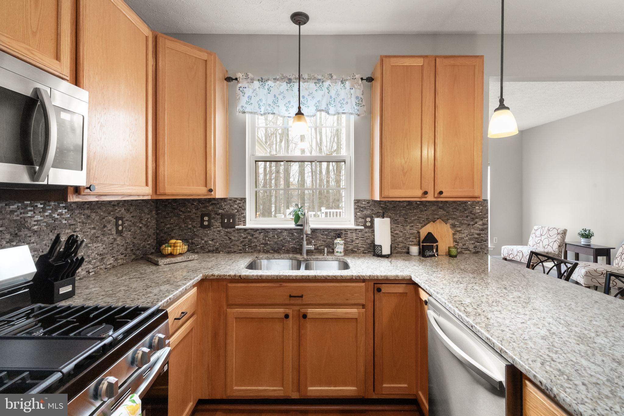 CONSTANT FRIENDSHIP - Residential