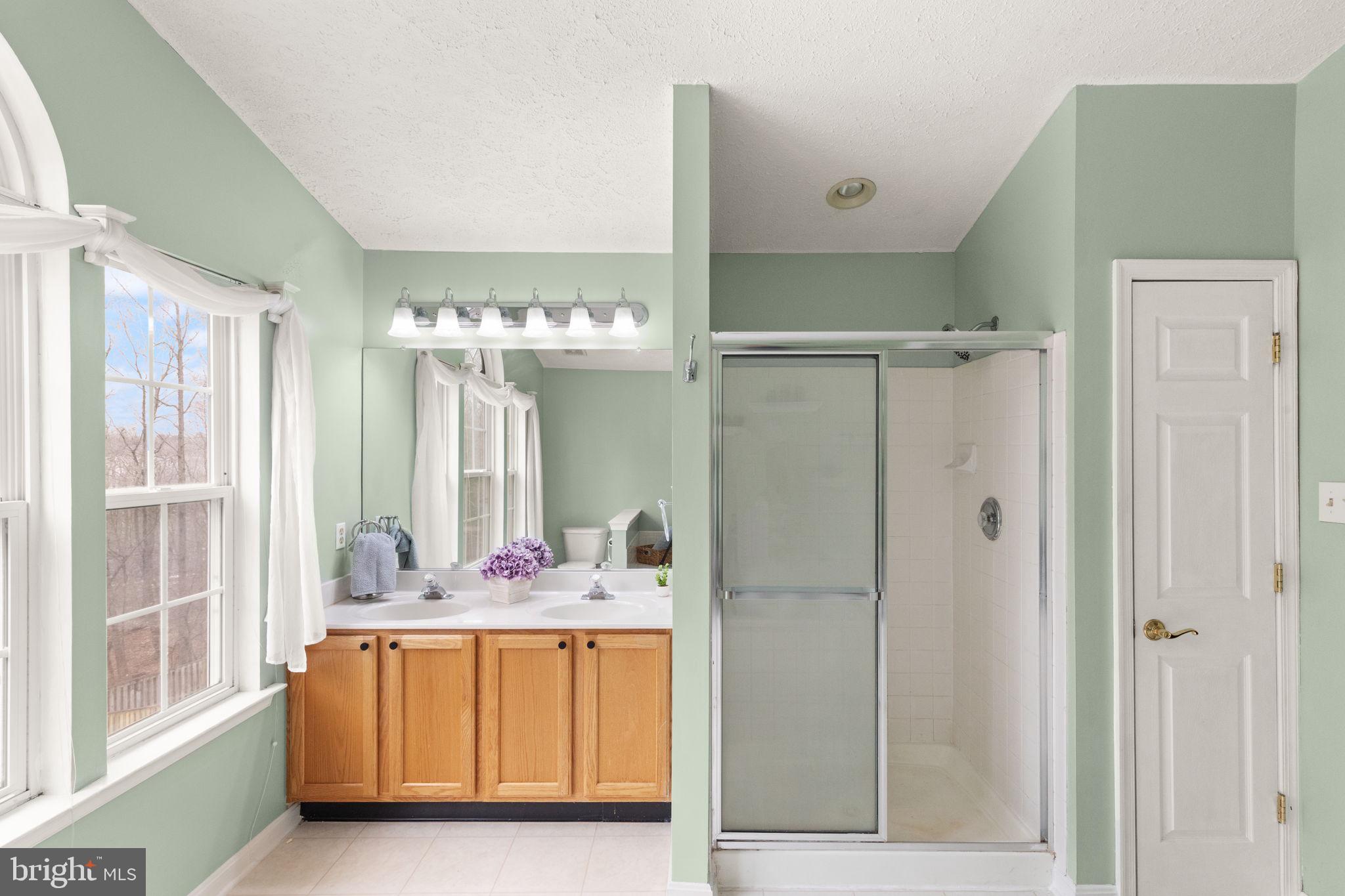 CONSTANT FRIENDSHIP - Residential