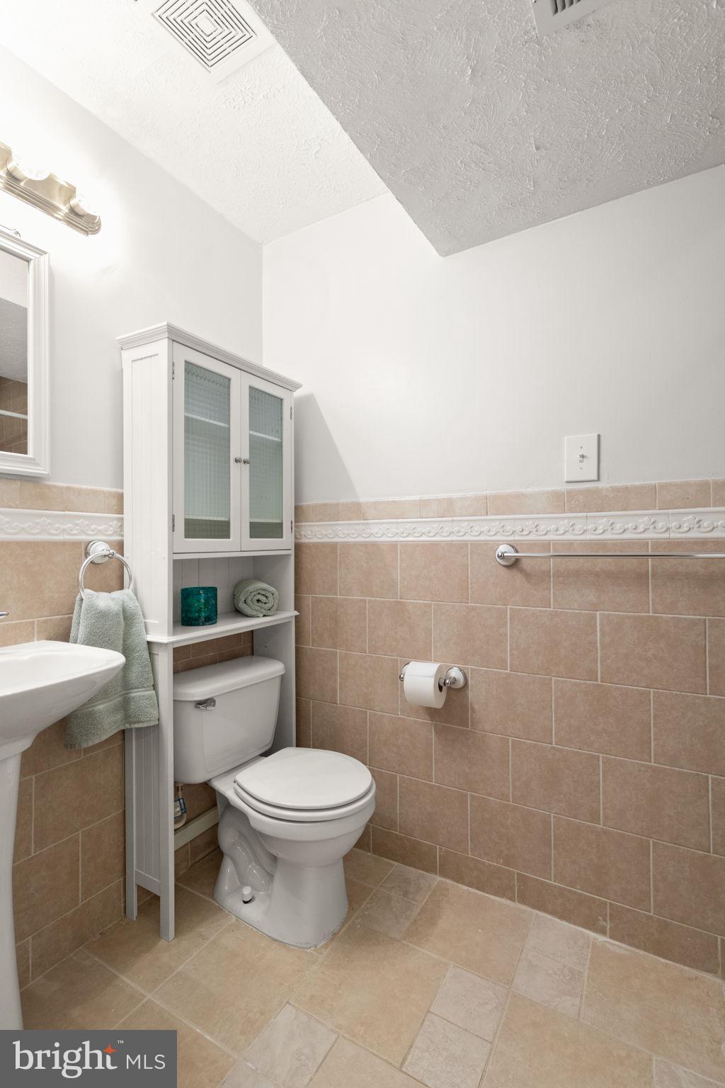 CONSTANT FRIENDSHIP - Residential