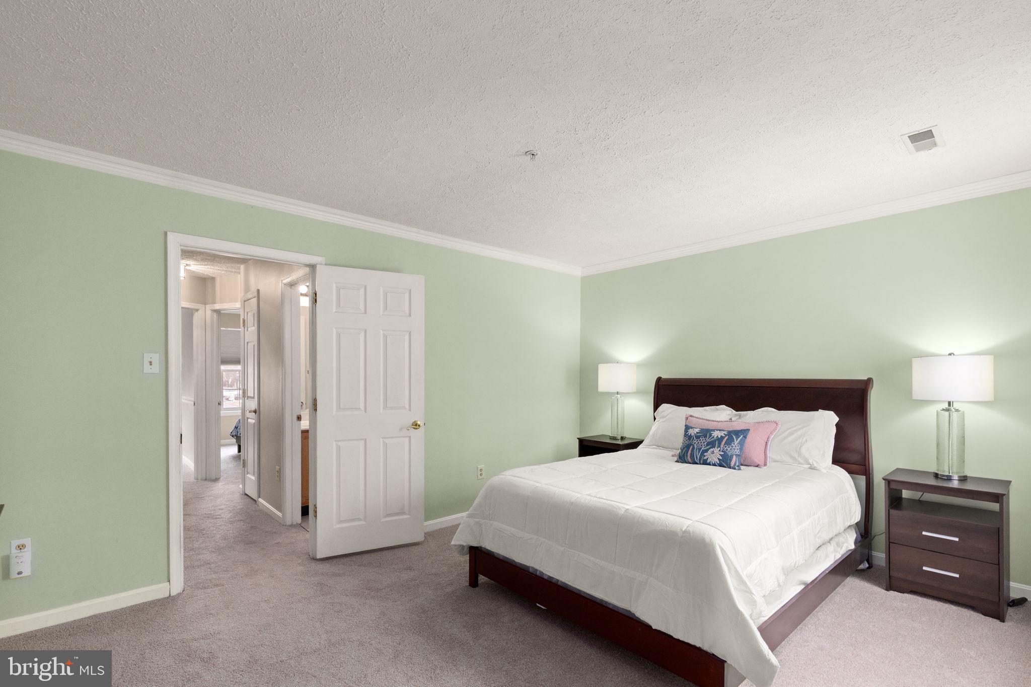 CONSTANT FRIENDSHIP - Residential