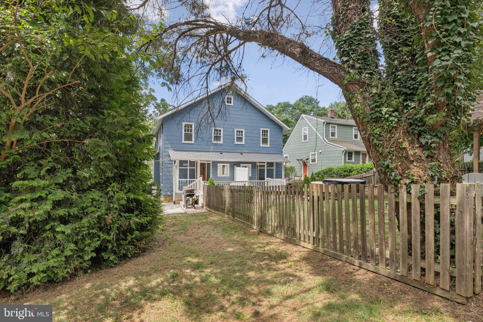 PRESIDENTS HILL - Residential