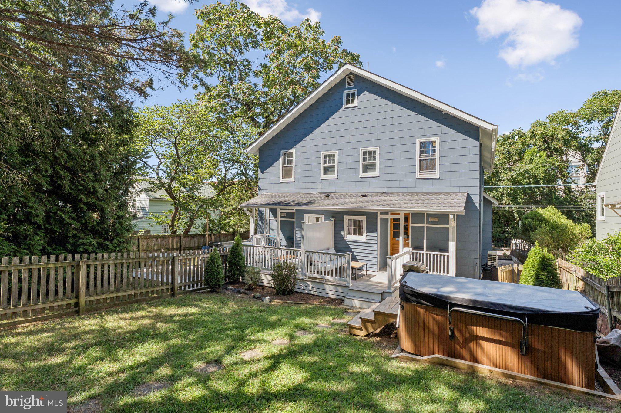 PRESIDENTS HILL - Residential