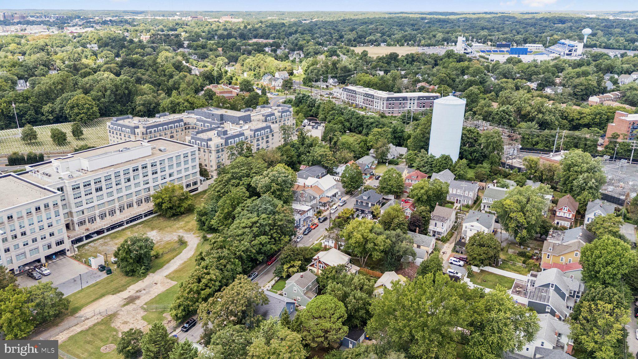 PRESIDENTS HILL - Residential