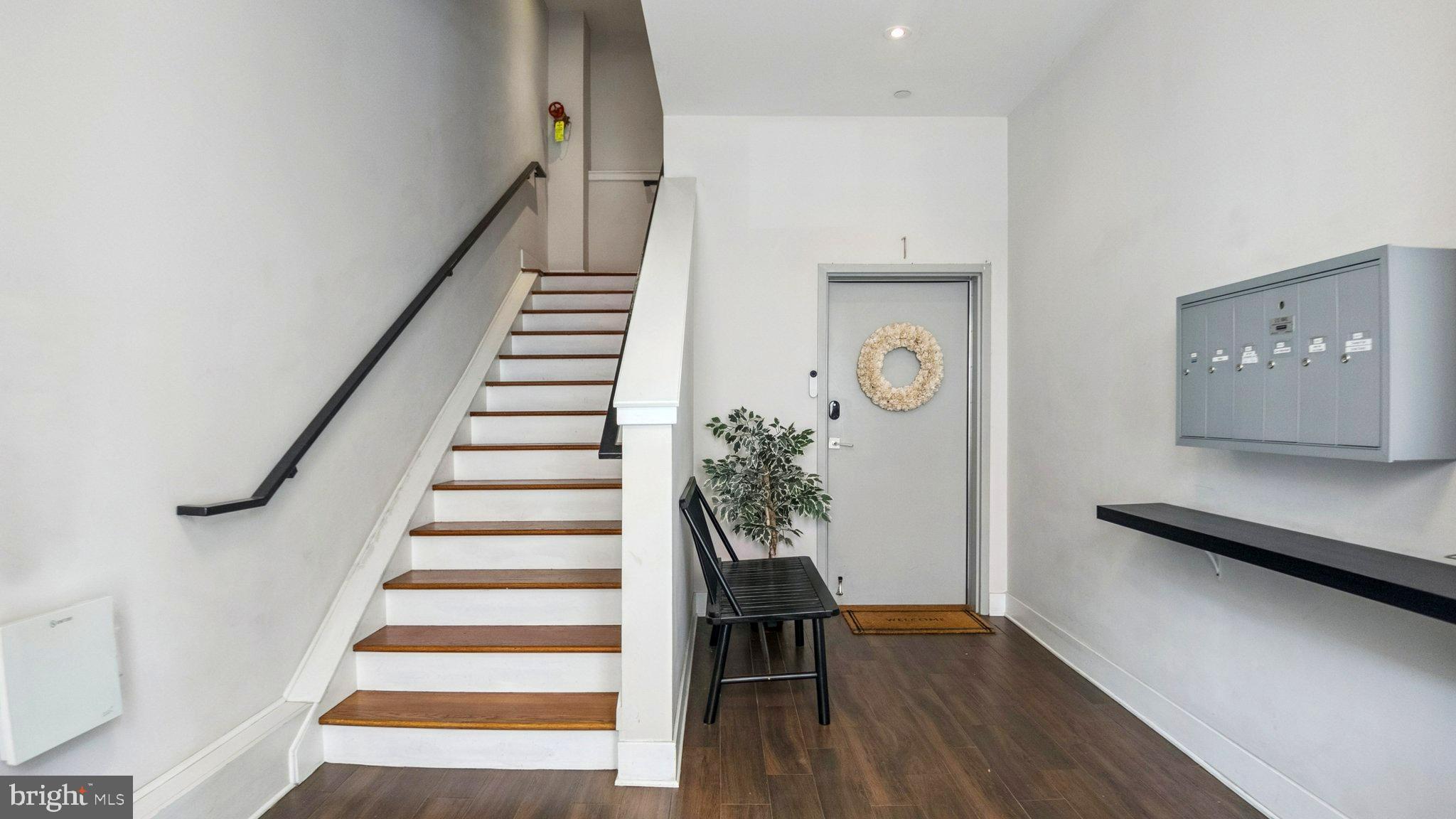 QUEEN VILLAGE - Residential