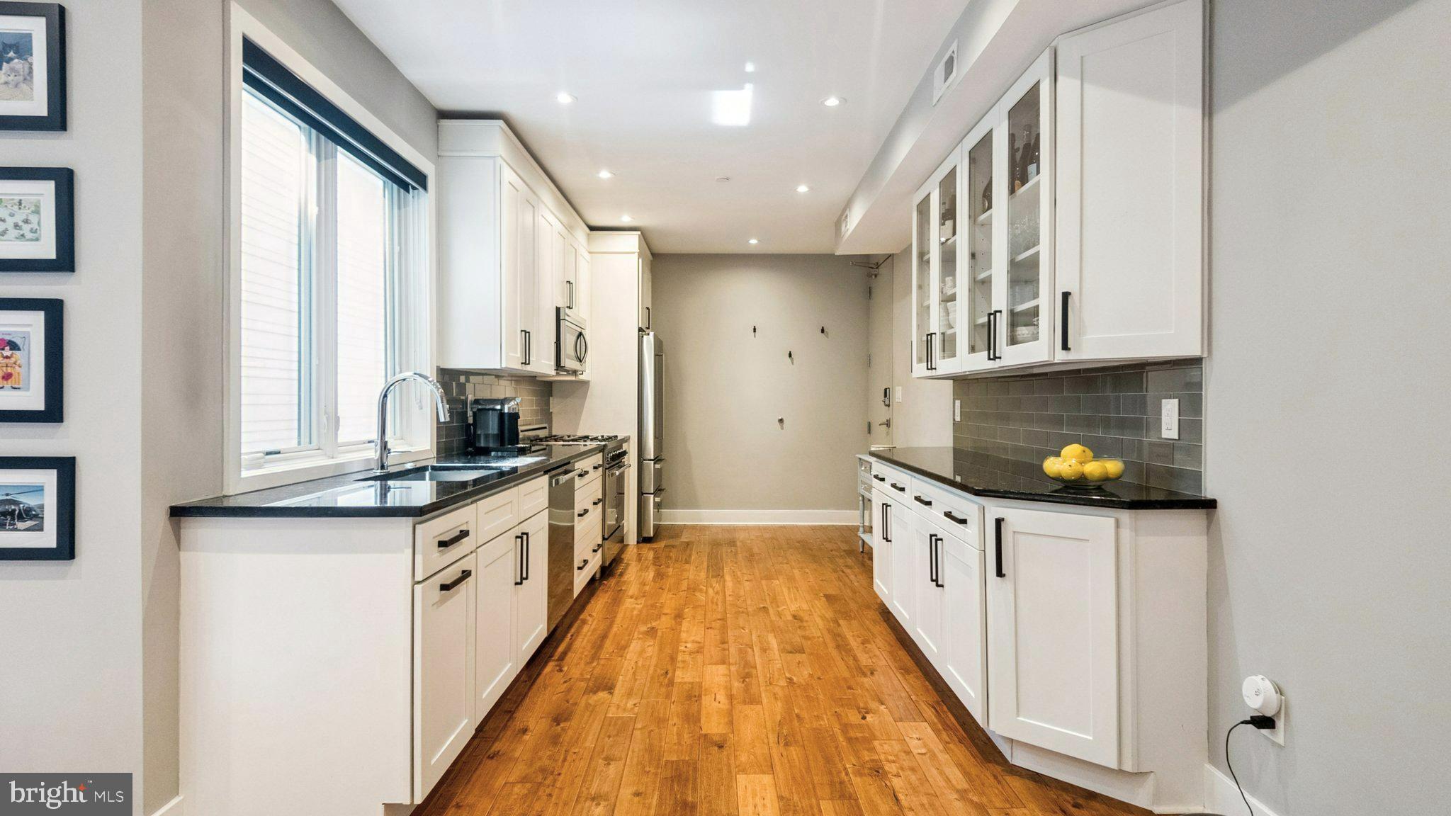 QUEEN VILLAGE - Residential