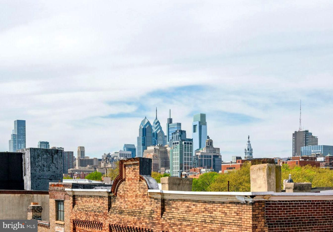 QUEEN VILLAGE - Residential