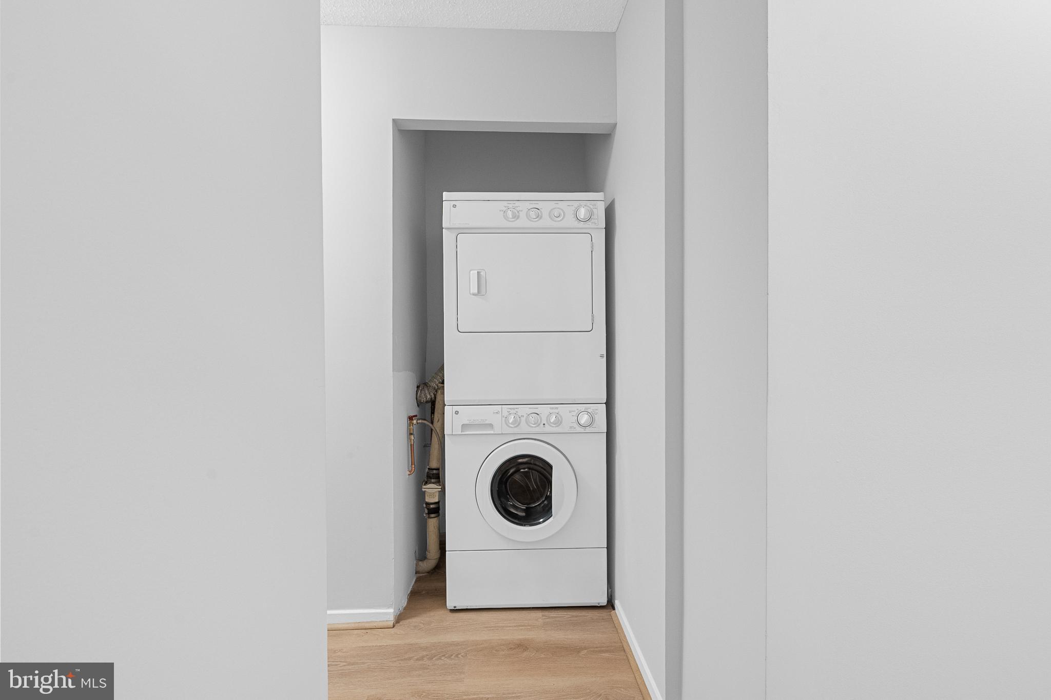 IDYLWOOD TOWERS CONDO - Residential