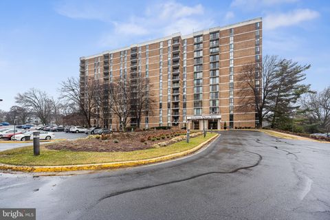 Photo of 2300 Pimmit Drive #112, FALLS CHURCH, VA 22043 (MLS # VAFX2293936)
