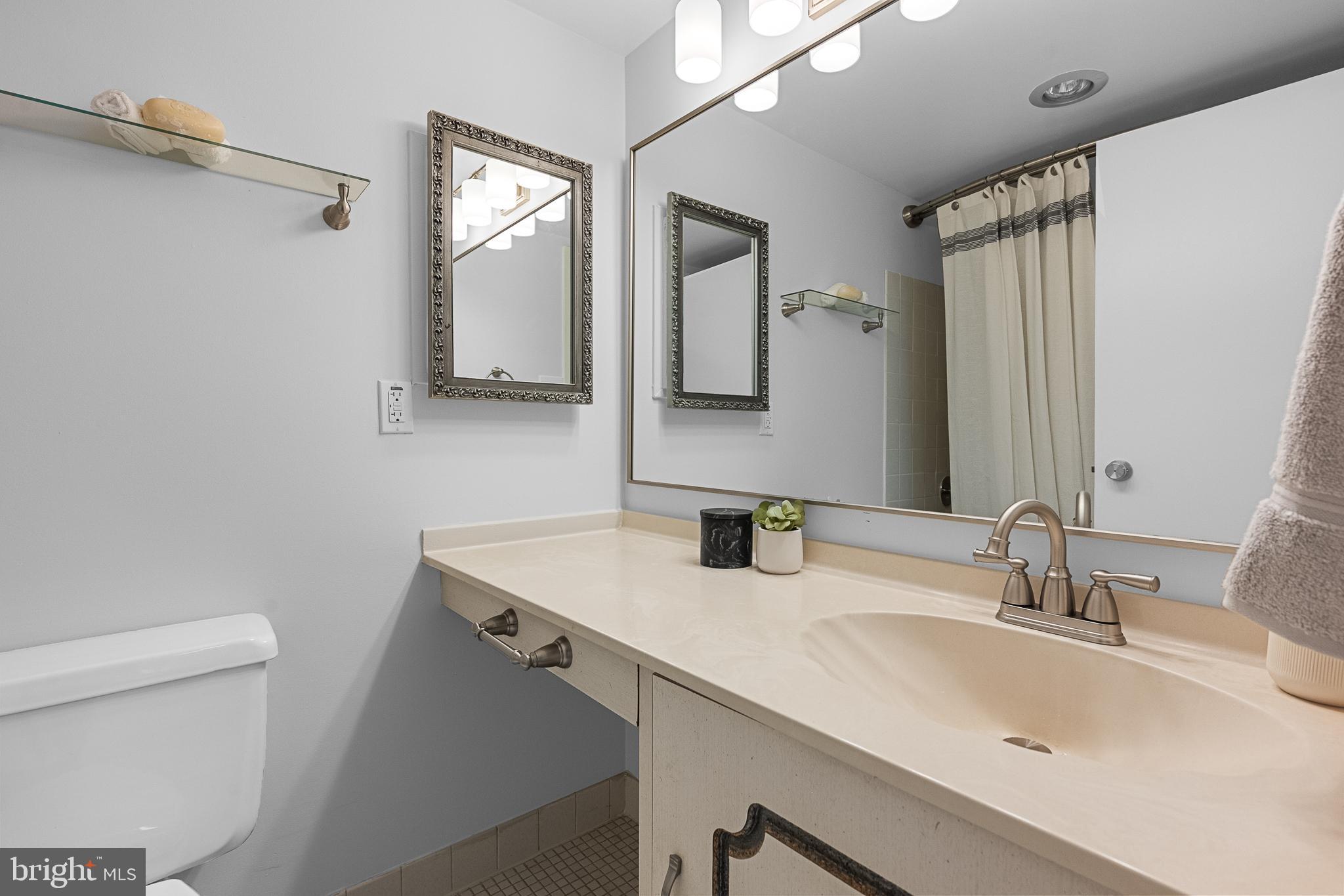 IDYLWOOD TOWERS CONDO - Residential