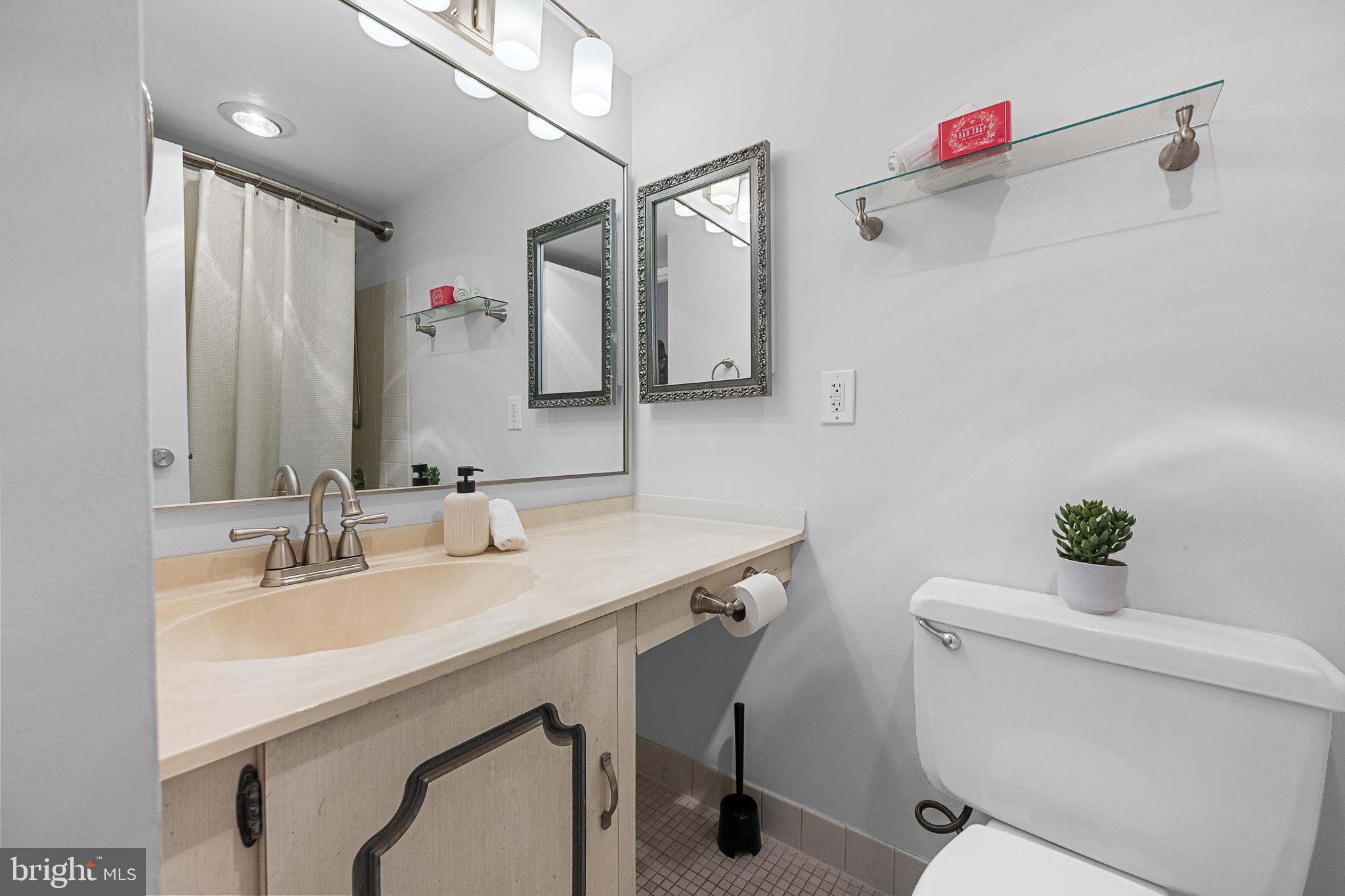 IDYLWOOD TOWERS CONDO - Residential