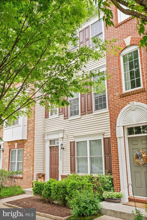 42927 MCCOMAS TERRACE CHANTILLY VA 20152