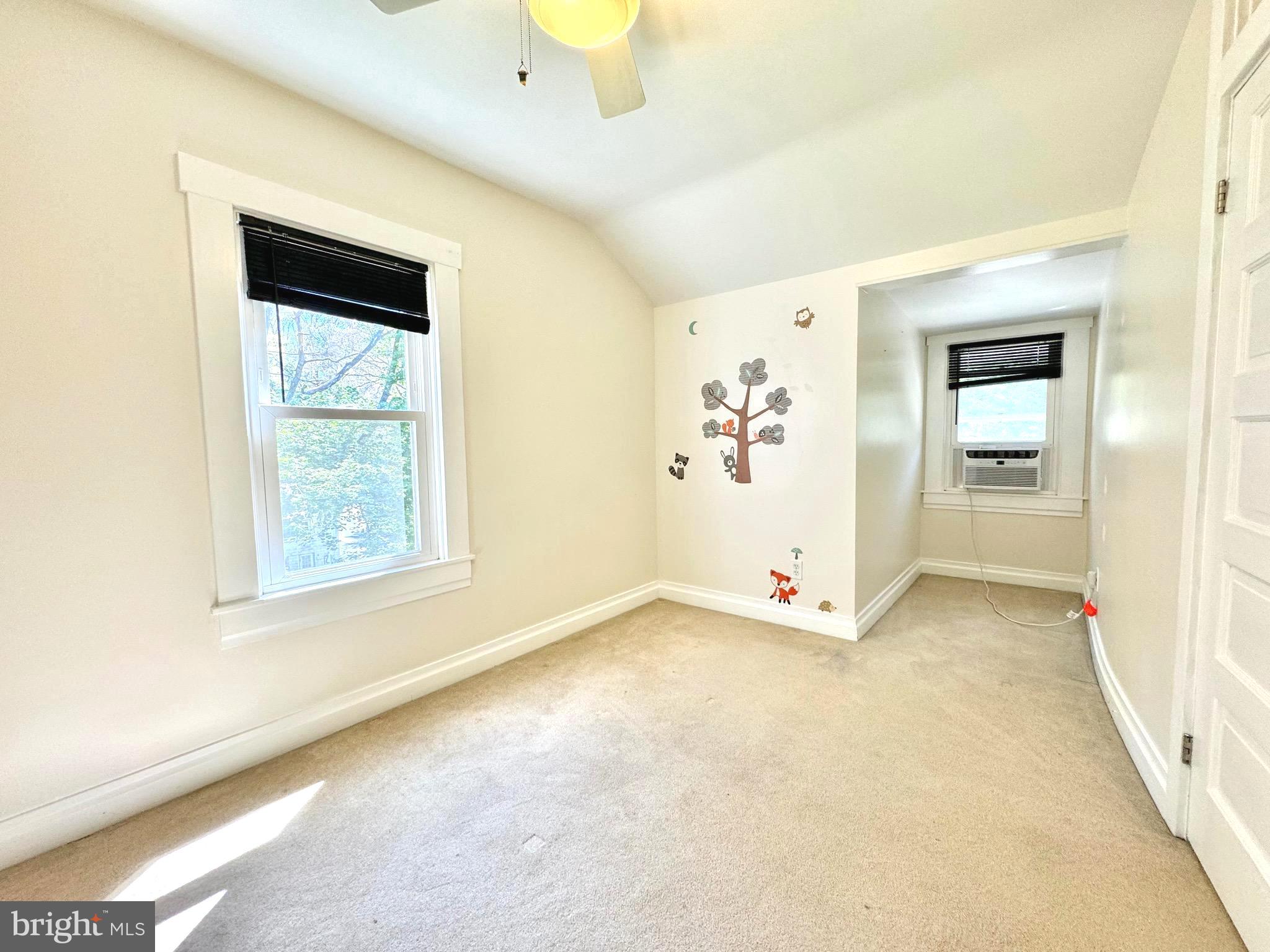 WHITEHALL - Residential