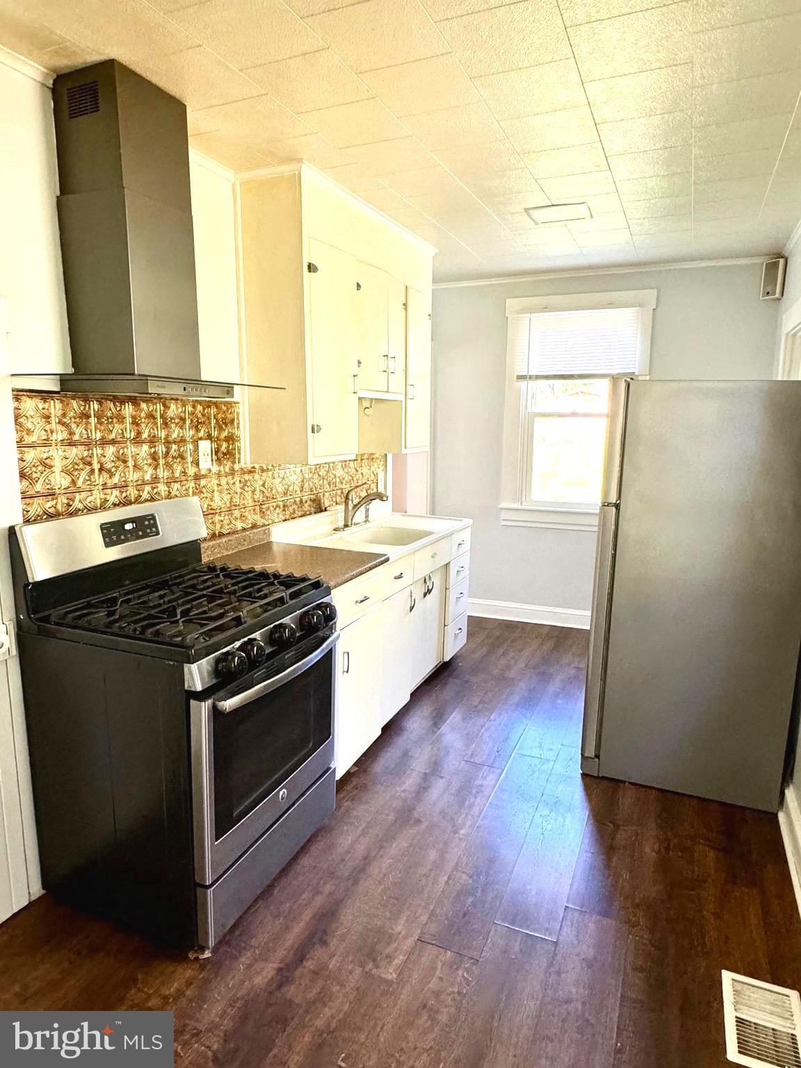 WHITEHALL - Residential