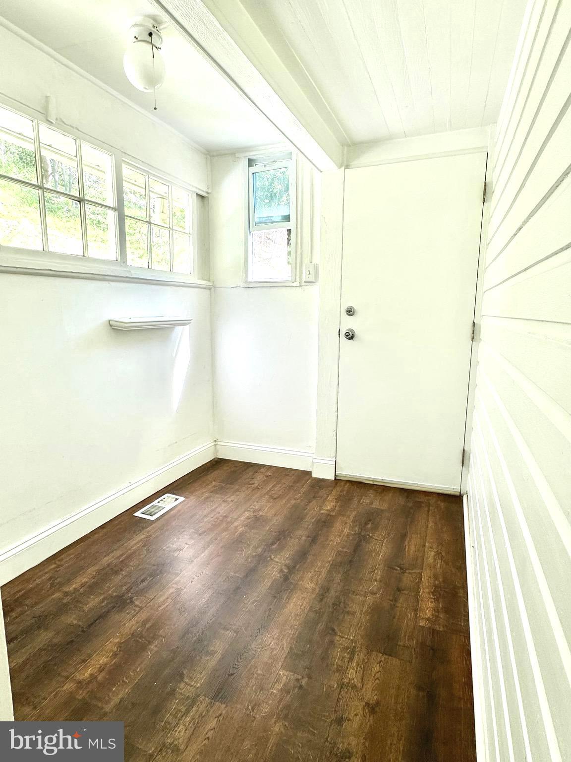 WHITEHALL - Residential