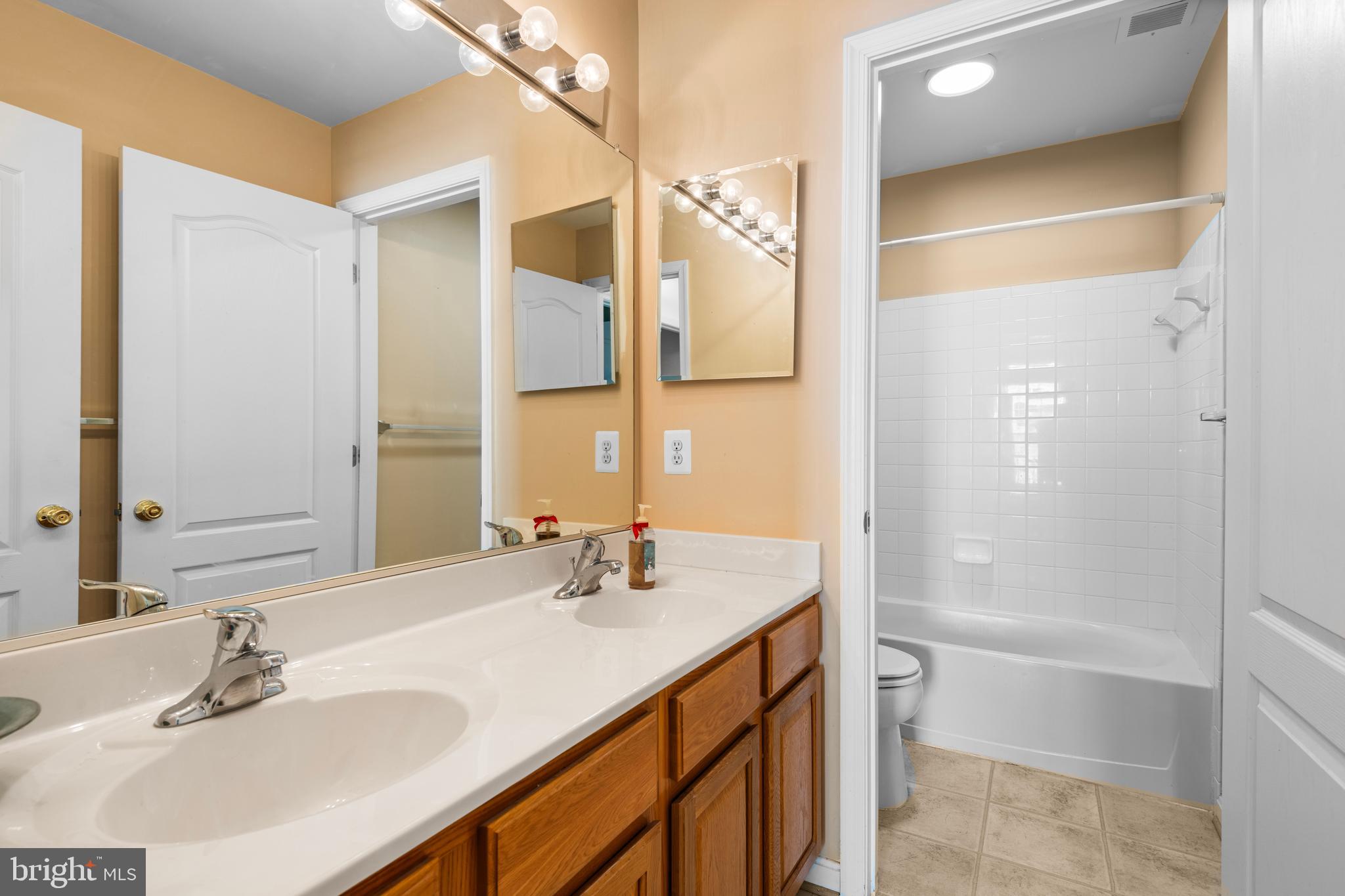 KENSINGTON VILLAS - Residential