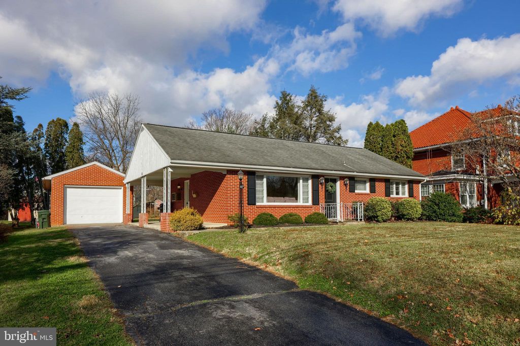 Photo of 324 S 9th Street, AKRON, PA 17501 (MLS # PALA2061292)