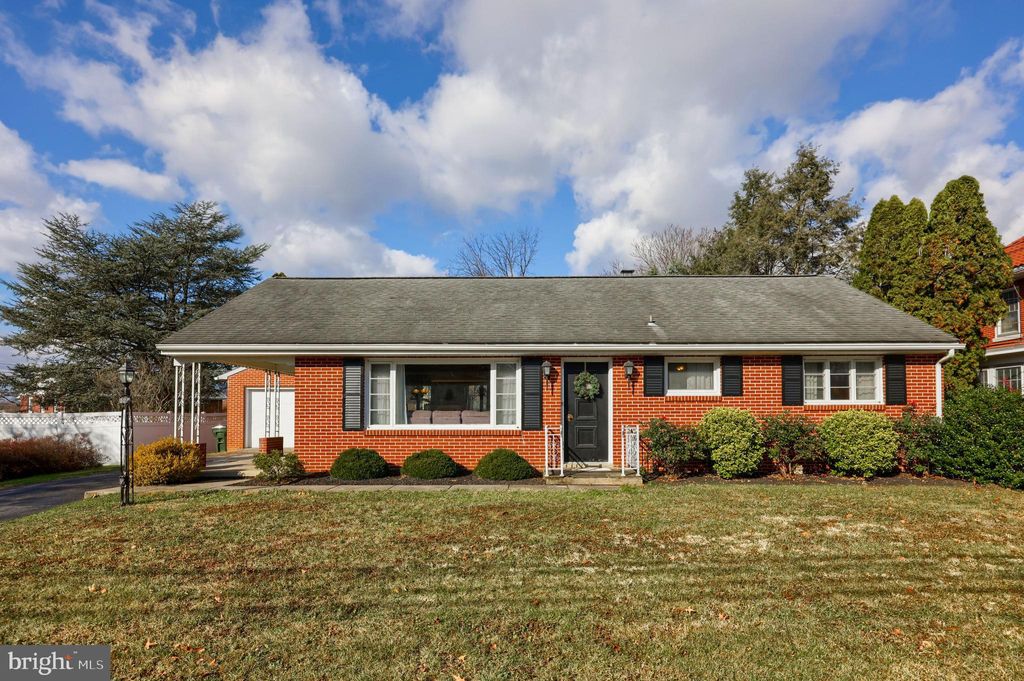 Photo of 324 S 9th Street, AKRON, PA 17501 (MLS # PALA2061292)