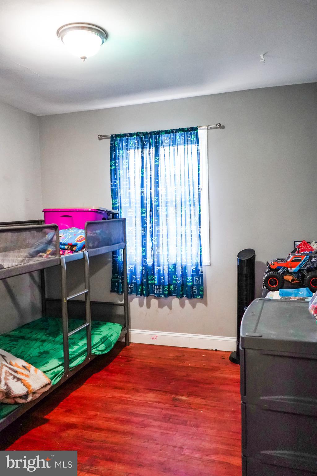 UNIVERSITY GARDENS - Residential