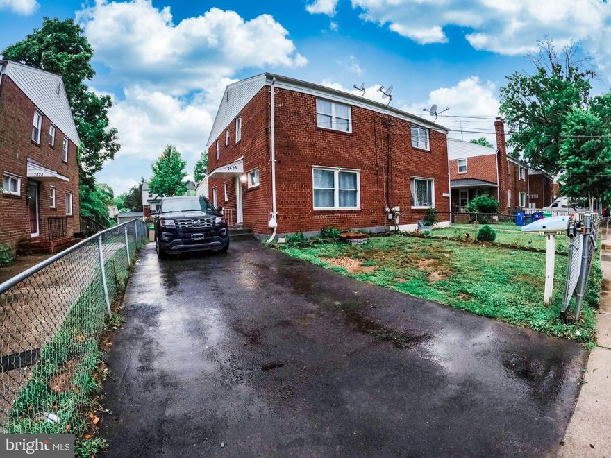 Don't miss your chance to make 7426 W Park Dr your new home. This property presents a fantastic investment opportunity for both homeowners and investors, due to its great location and strong rental demand. Schedule a showing today and experience the perfect balance of comfort and convenience in this lovely house. Contact us for more information!