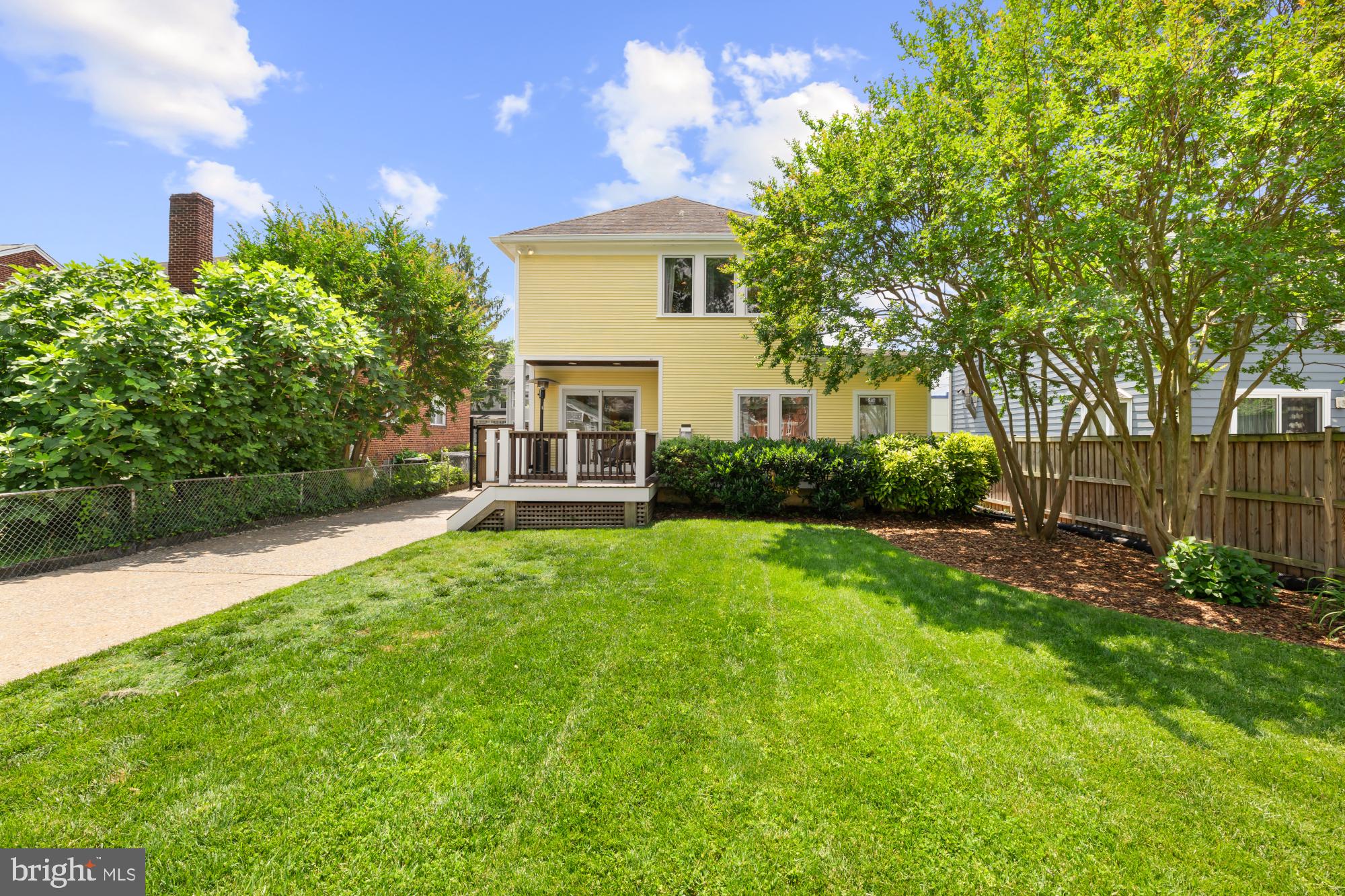 208 E CUSTIS AVENUE
