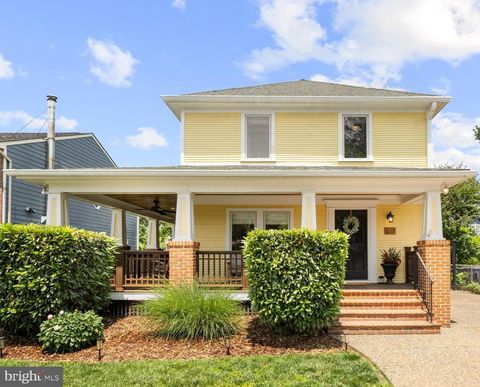 208 E CUSTIS AVENUE ALEXANDRIA VA 22301