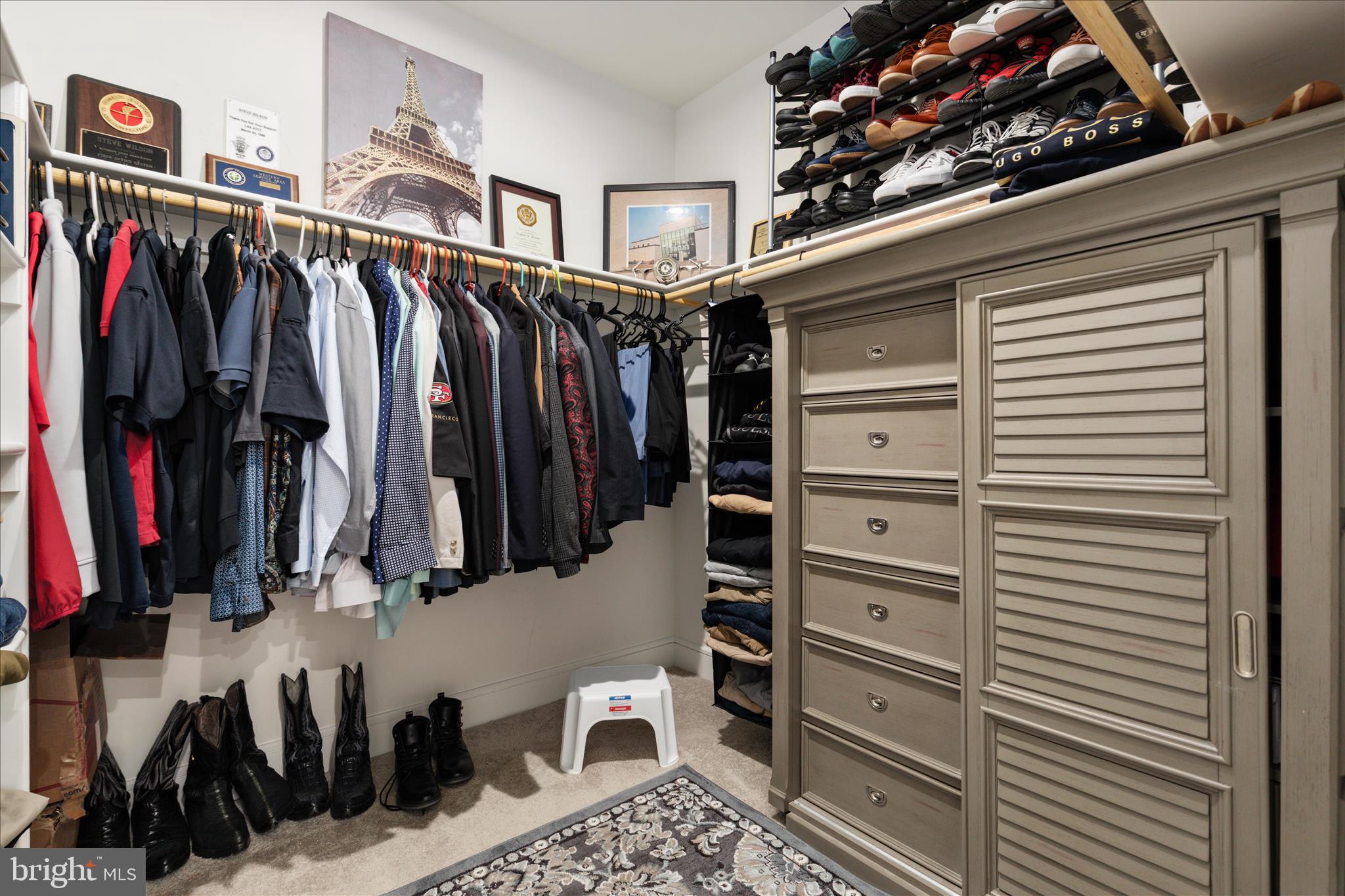 ROBINSON MANOR - Residential