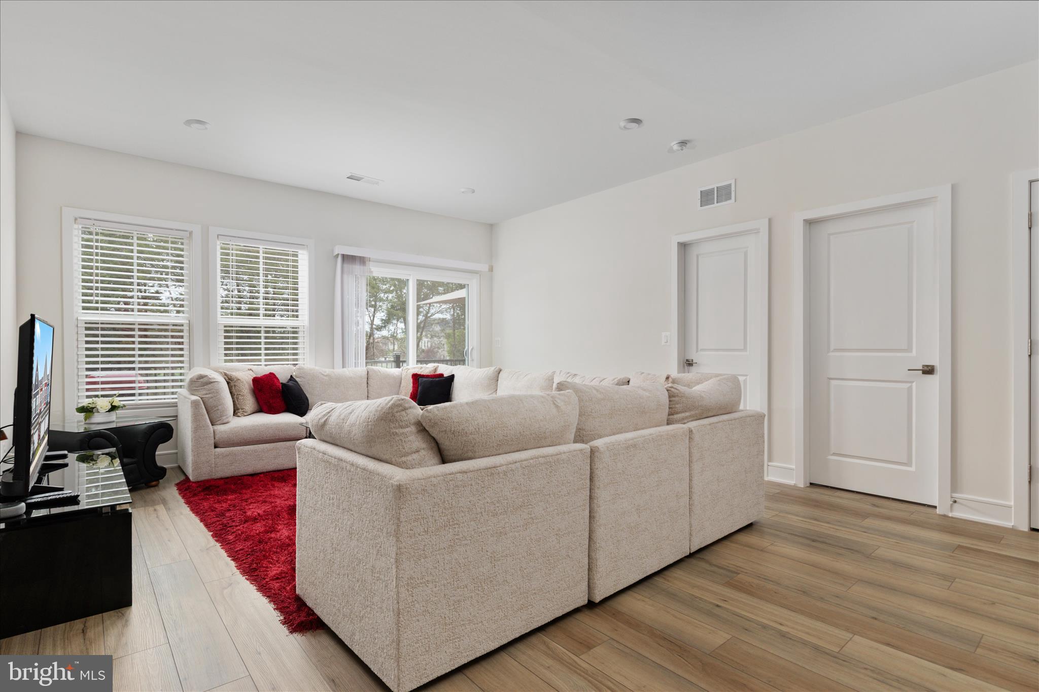 ROBINSON MANOR - Residential