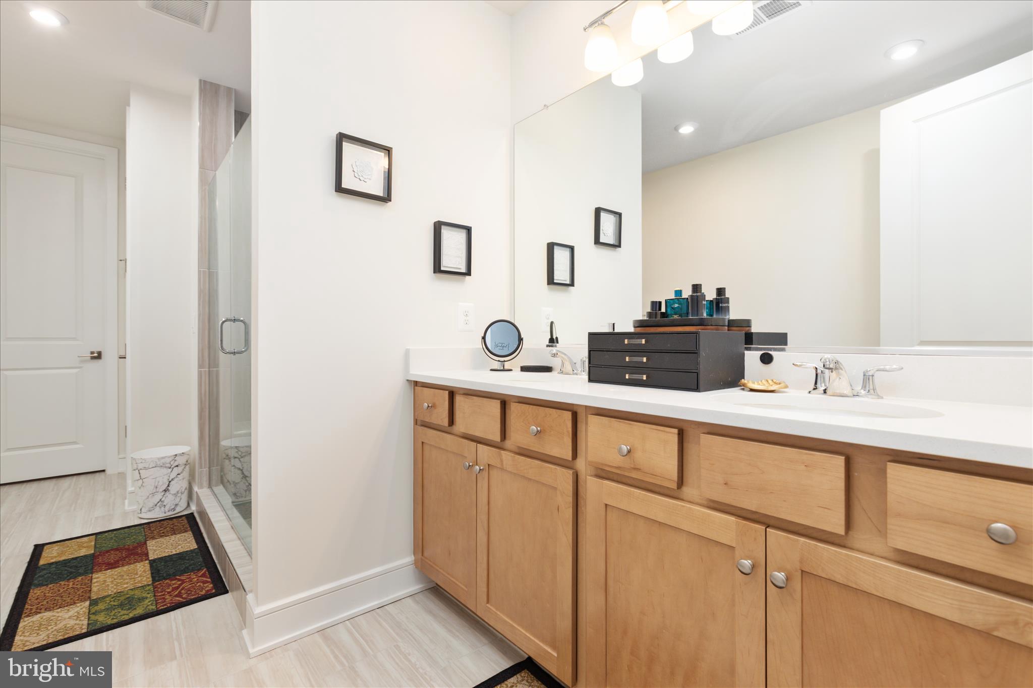 ROBINSON MANOR - Residential