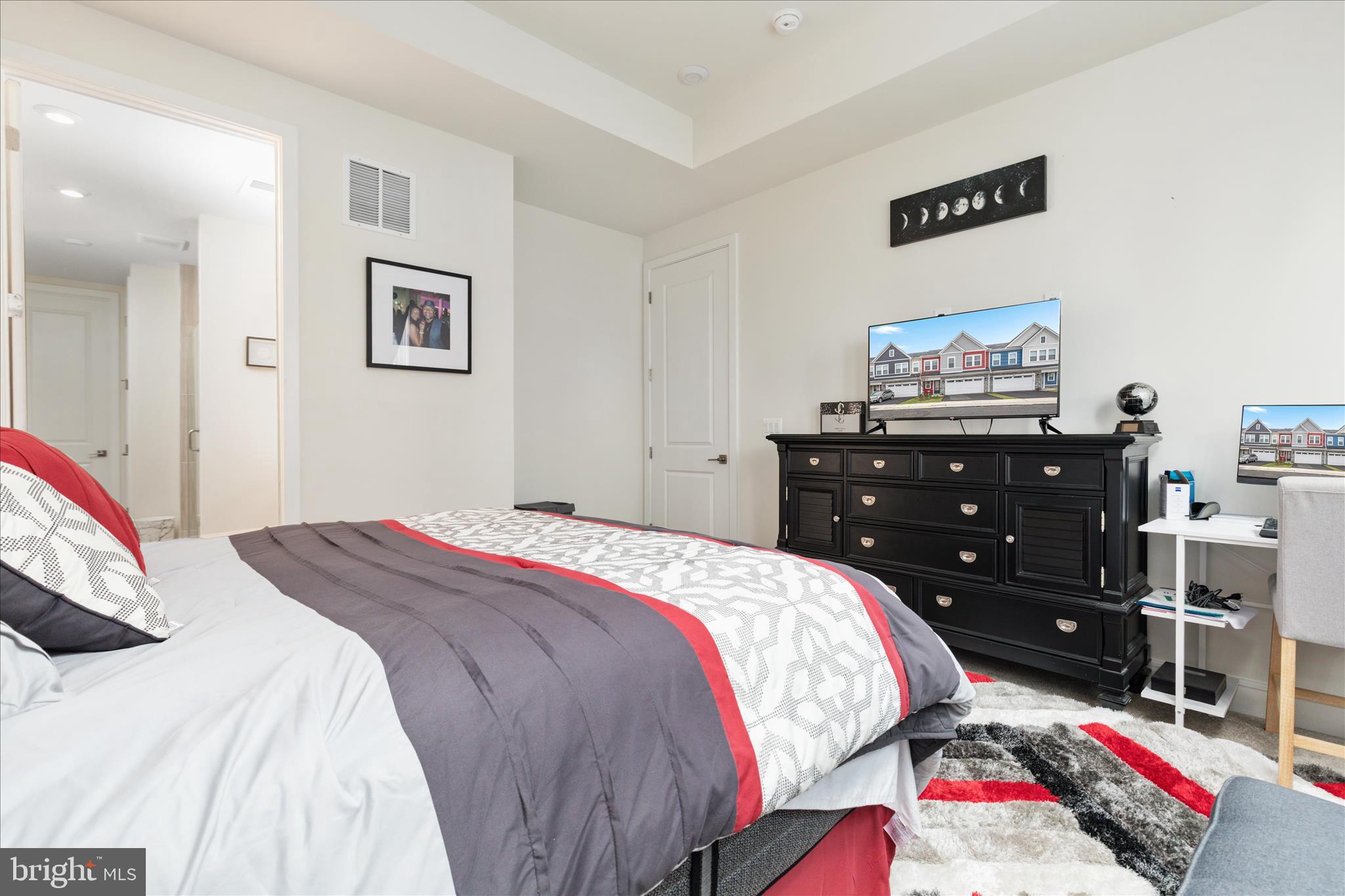 ROBINSON MANOR - Residential