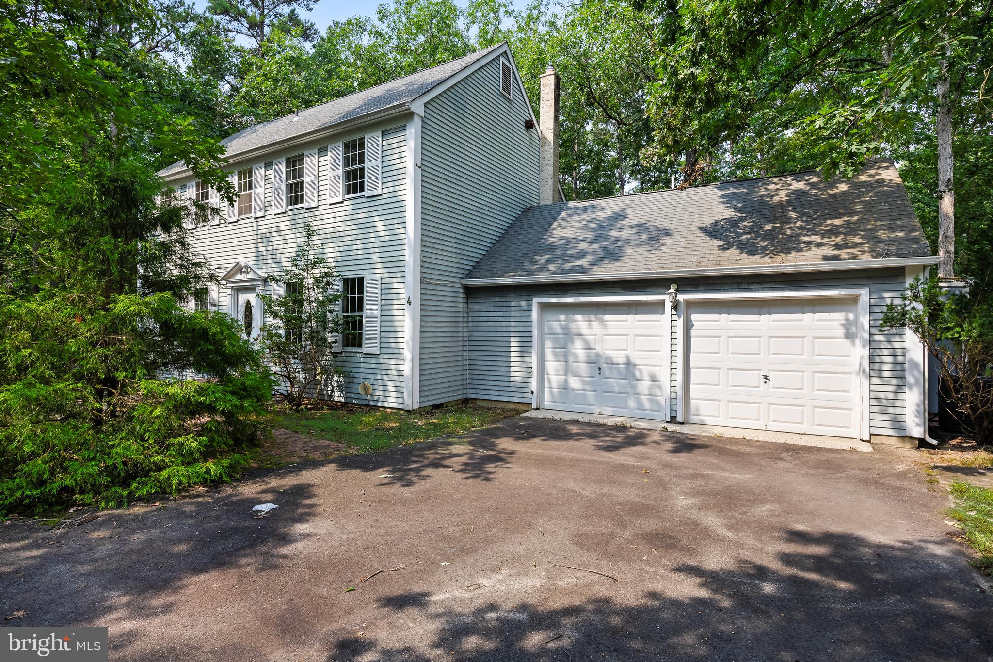 4 ARROWWOOD MEWS